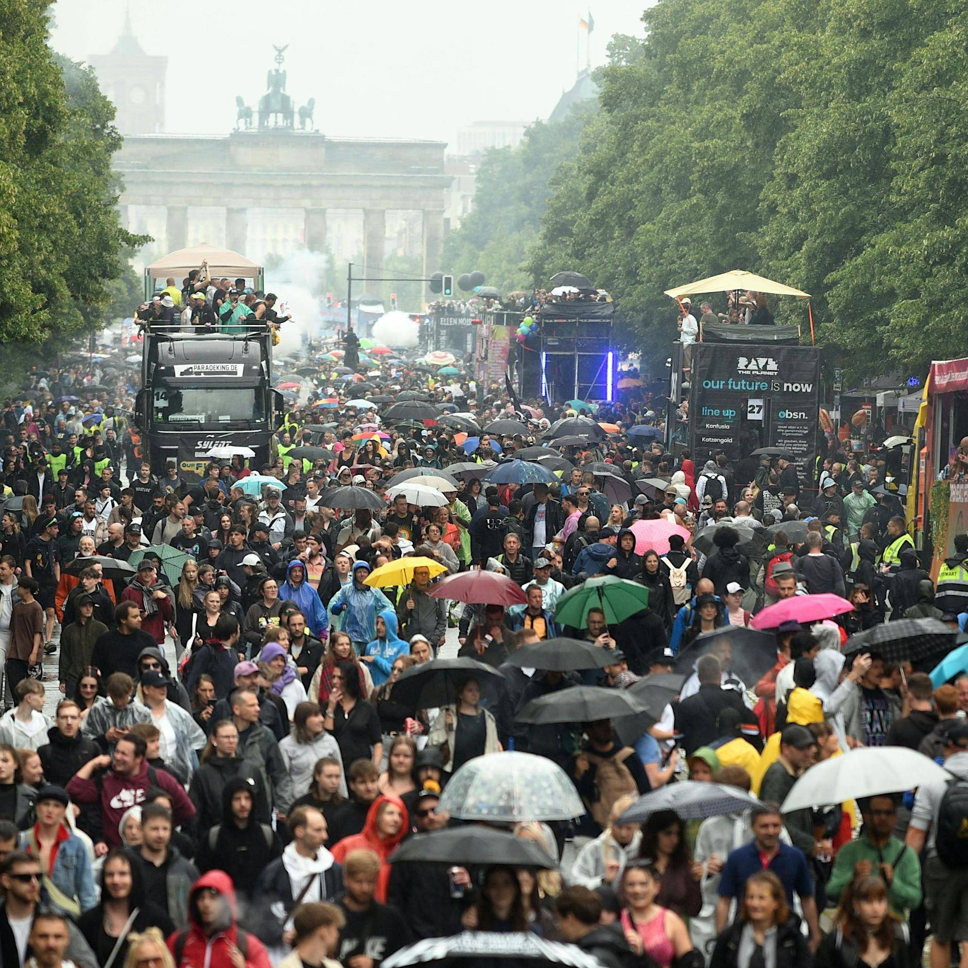 „Das Wetter ist uns egal – wir haben Bock“: Berlin tanzt bei Rave the Planet