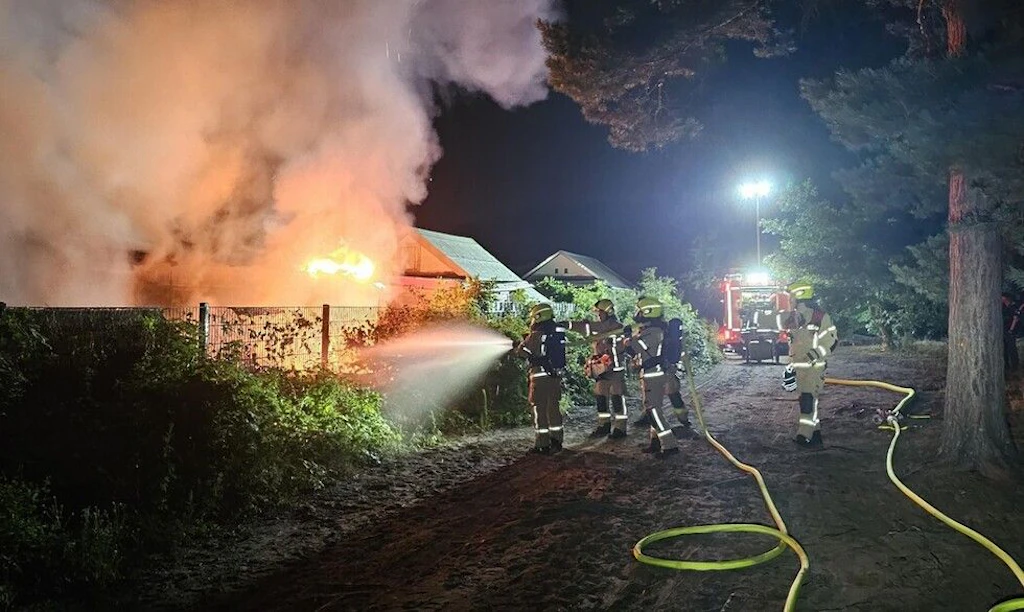 Feuer-Drama in Grunewald: Kleingarten geht in Flammen auf