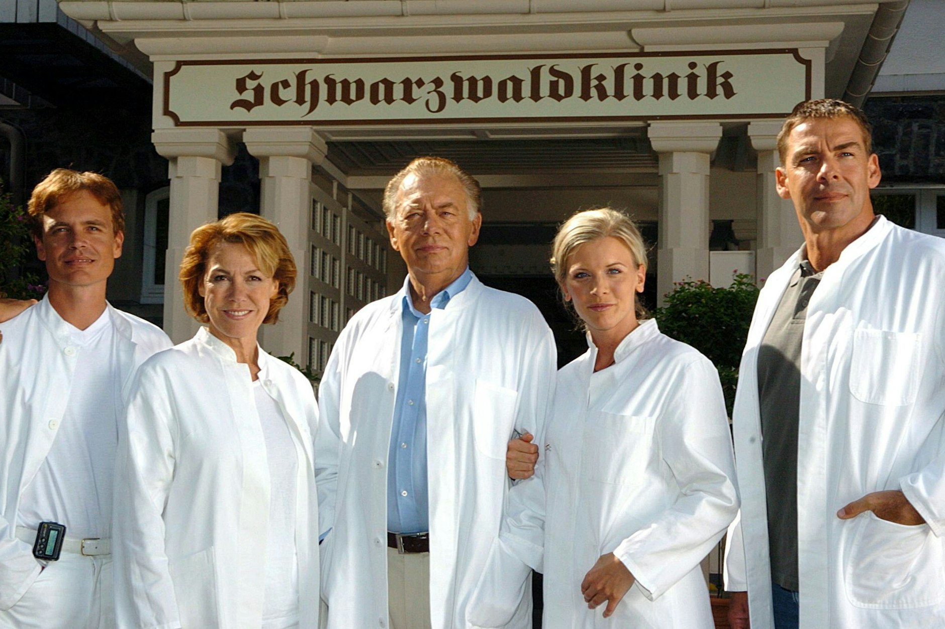 Klausjürgen Wussow (Mi.) als Prof. Brinkmann in der ZDF-Serie „Die Schwarzwaldklinik“: Was kaum einer weiß: Der ZDF-Star solltre eigentlich die Rolle gar nicht spielen.