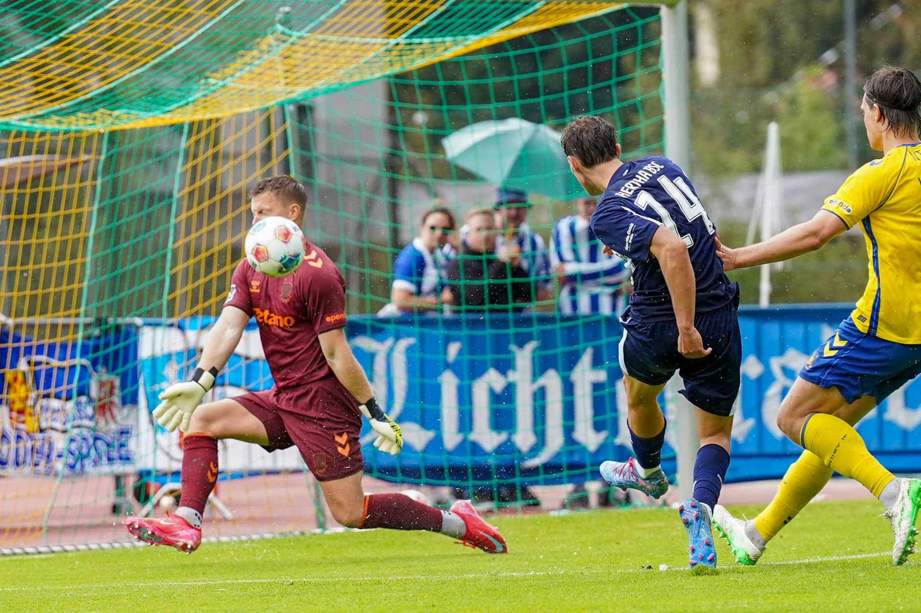 Maurice Krattenmacher vergibt eine der wenigen guten Möglichkeiten für Hertha BSC im Test gegen Bröndby Kopenhagen.
