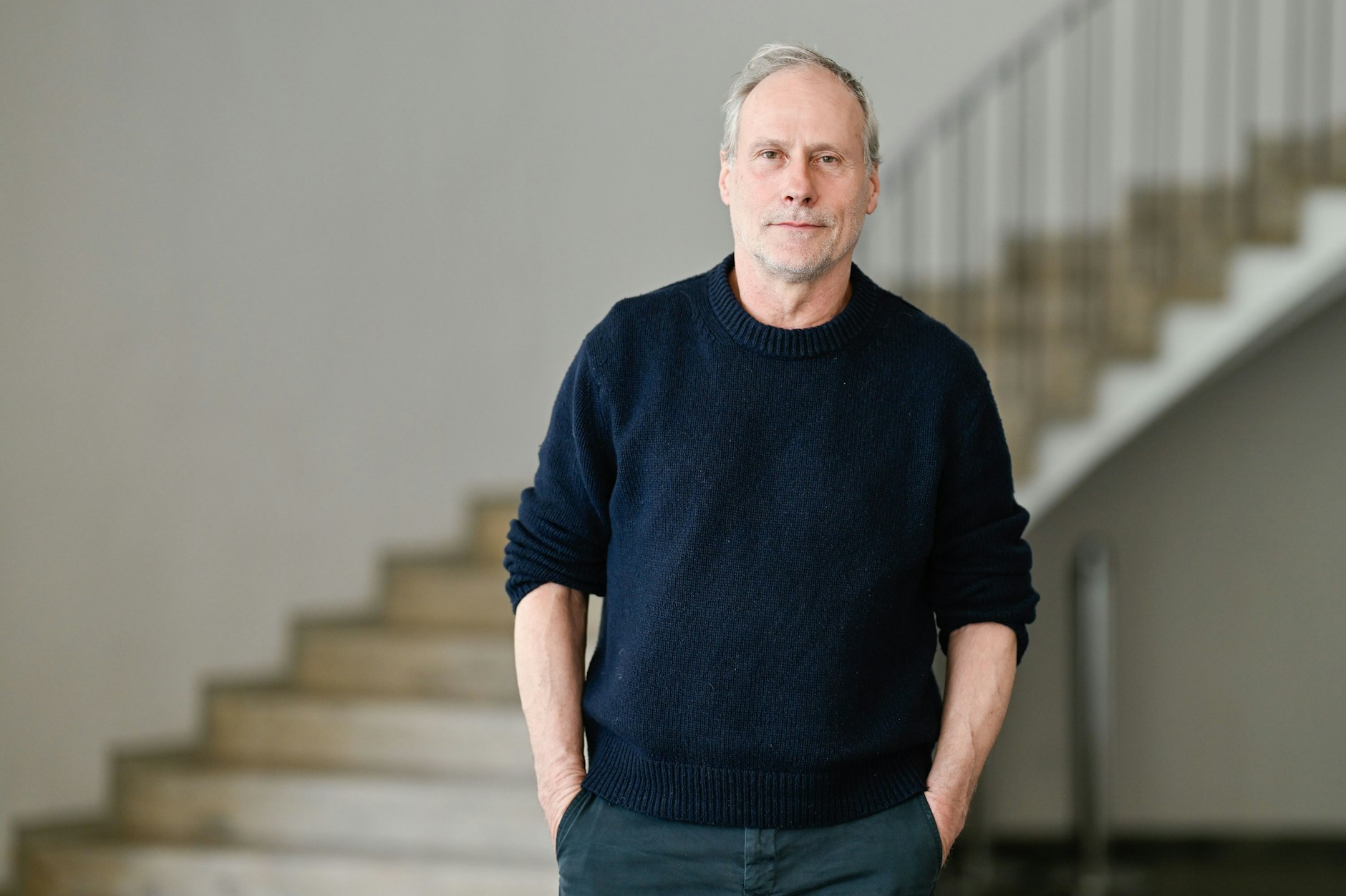 Der Schauspieler Wolfram Koch kritisiert seinen ehemaligen Arbeitgeber, den Hessischen Rundfunk.