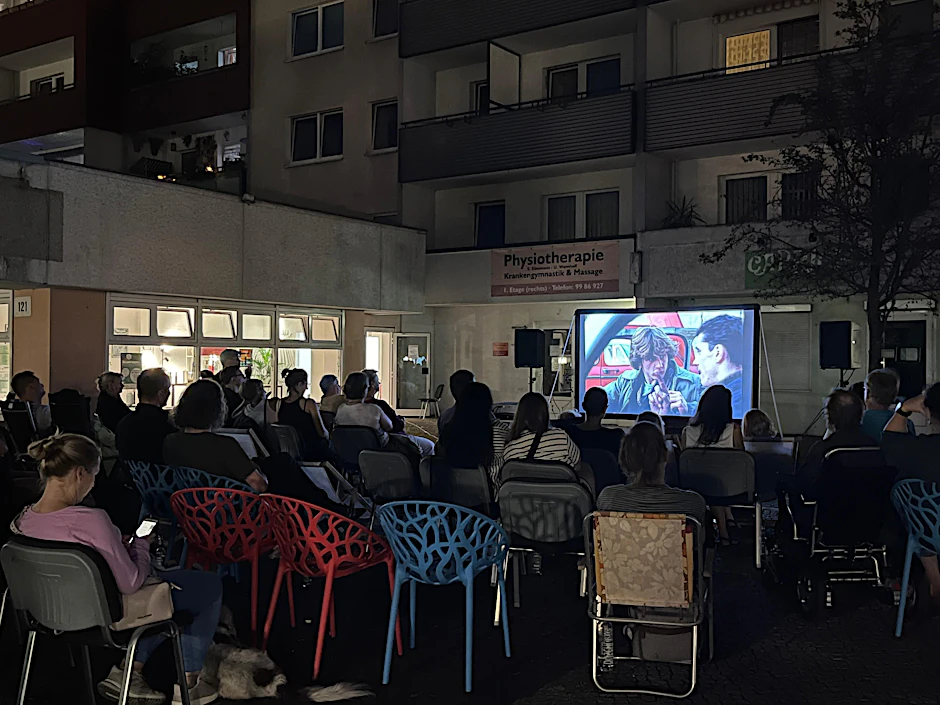 Das DEFA-Sommerkino auf den Hellersdorfer Terrassen war im letzten Jahr schon sehr beliebt.