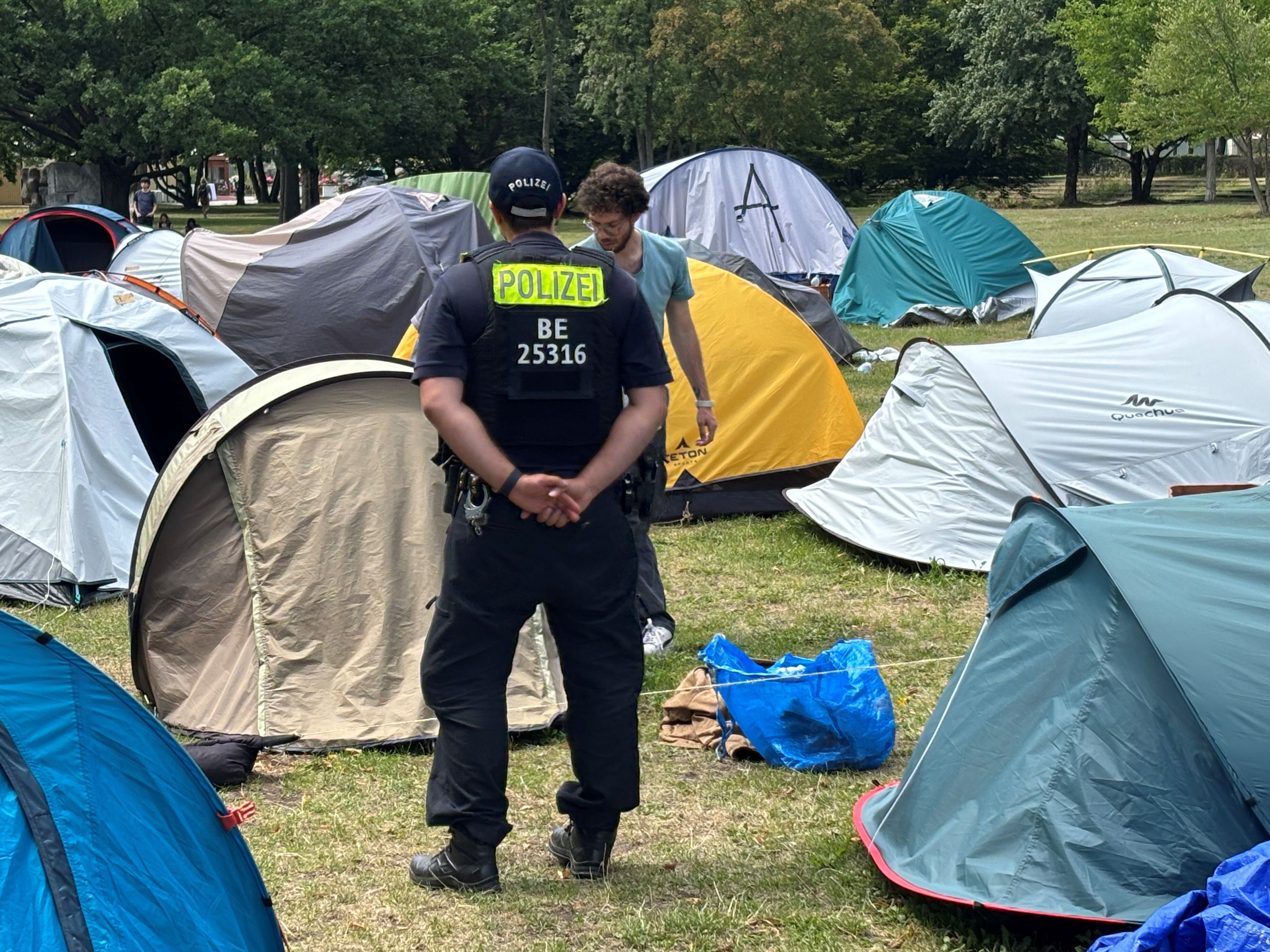 Berliner Polizei verjagt Palästina-Protestcamper vom Kanzleramt