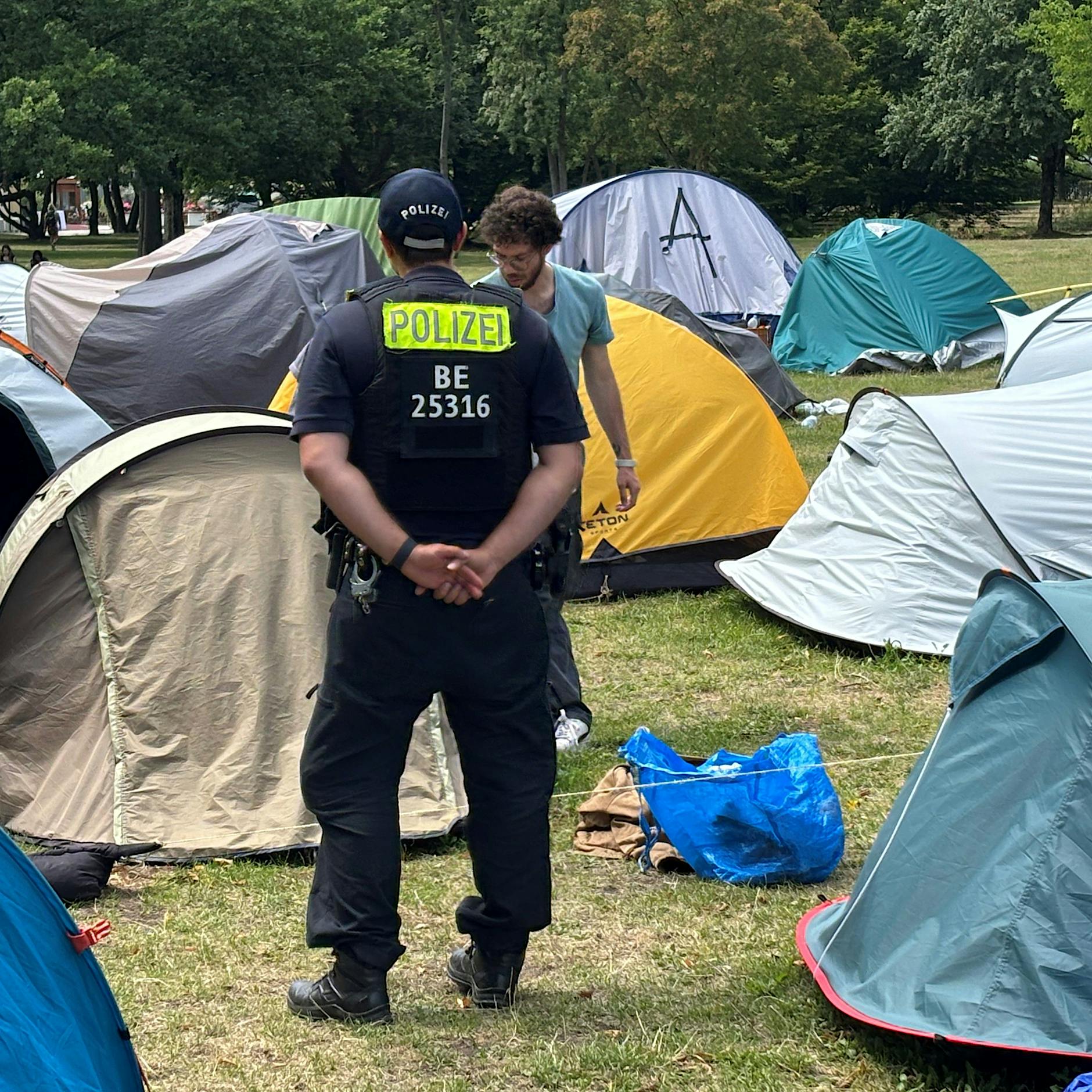 Berliner Polizei verjagt Palästina-Protestcamper vom Kanzleramt