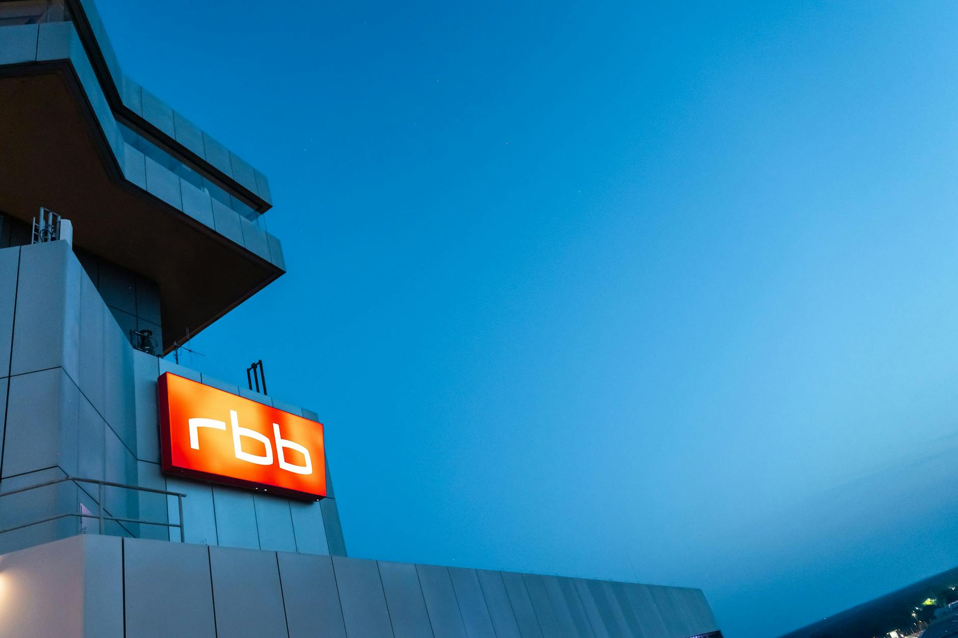 Der Starkregen zwang dem RBB zu einem kurfristigen Umzug.