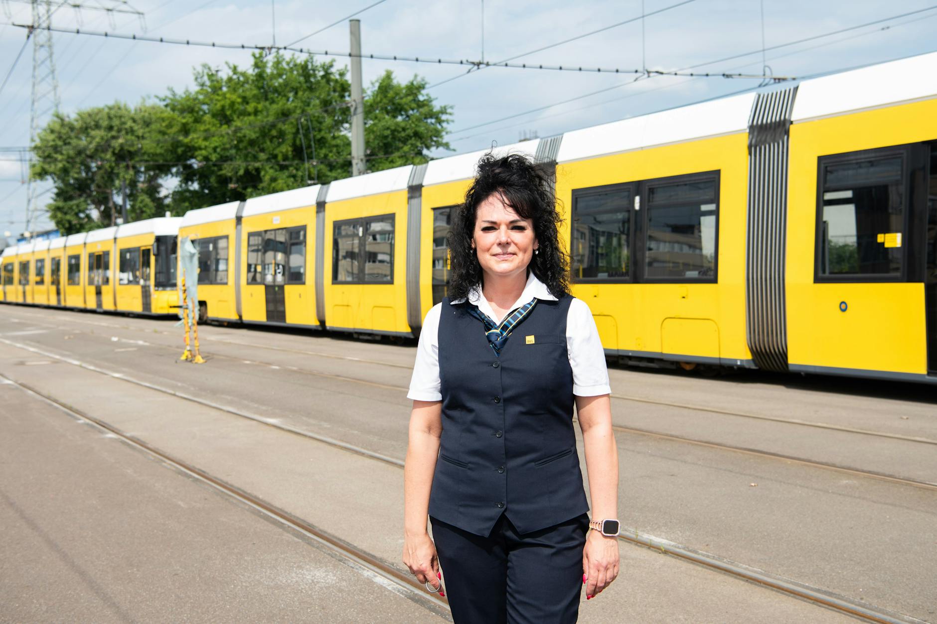 Straßenbahnfahrerin Sandra Probst aus Berlin ist sonst auf der Linie M1 unterwegs.