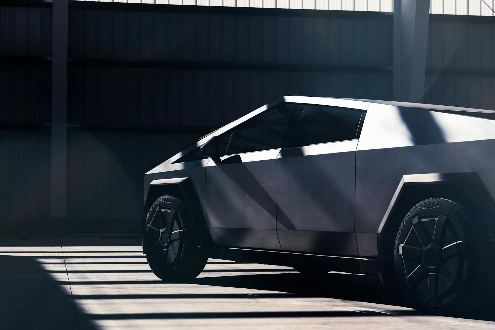 Keine EU-Straßenzulassung: Auf deutscher Autobahn wird man den Tesla Cybertruck nicht sehen.