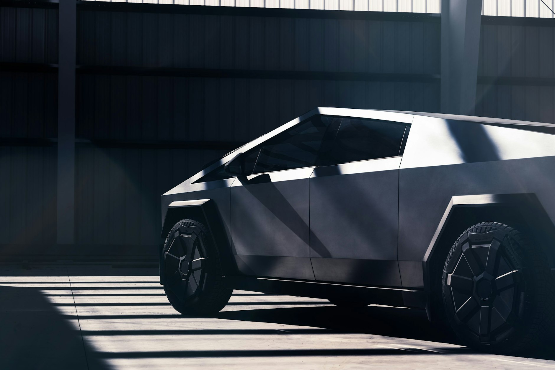 Keine EU-Straßenzulassung: Auf deutscher Autobahn wird man den Tesla Cybertruck nicht sehen.