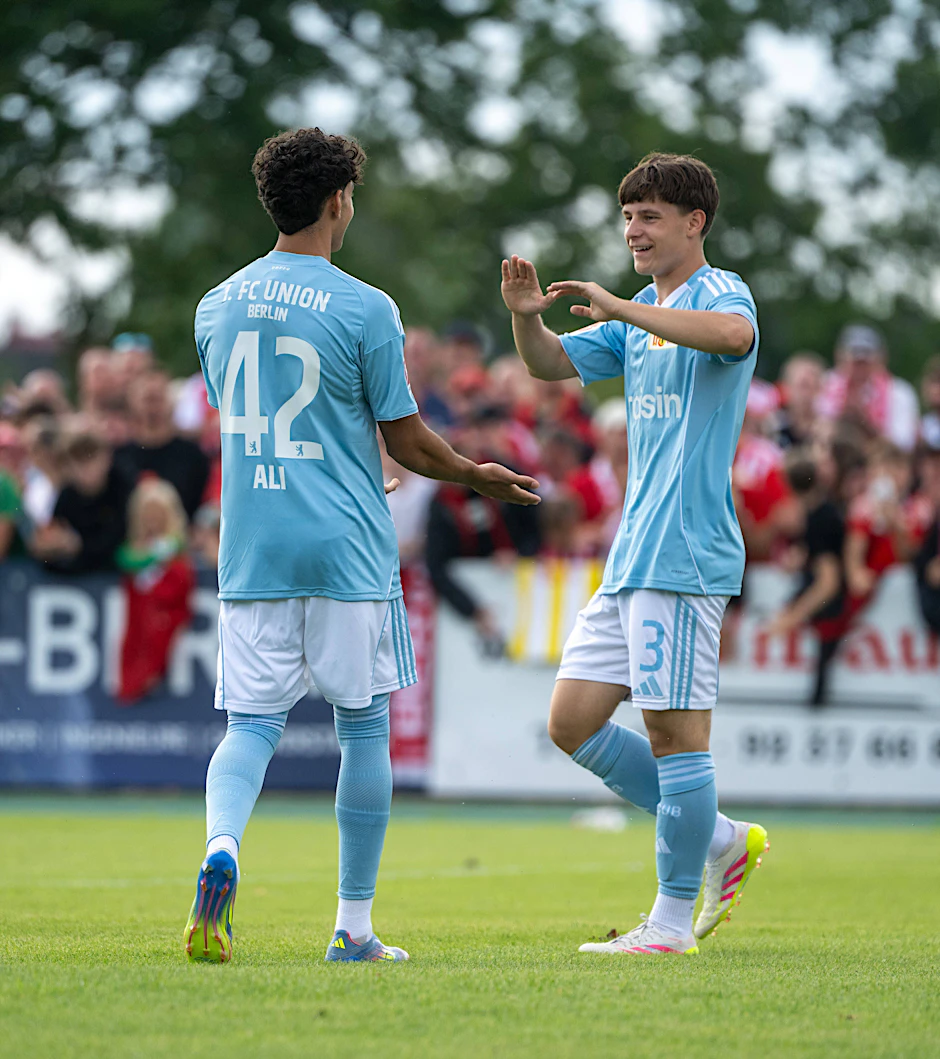 Eiserne Eigengewächse: Elias Ali (17) und Andrik Markgraf (19) zeigen in der Vorbereitung, dass mit ihnen in Zukunft beim 1. FC Union zu rechnen ist.