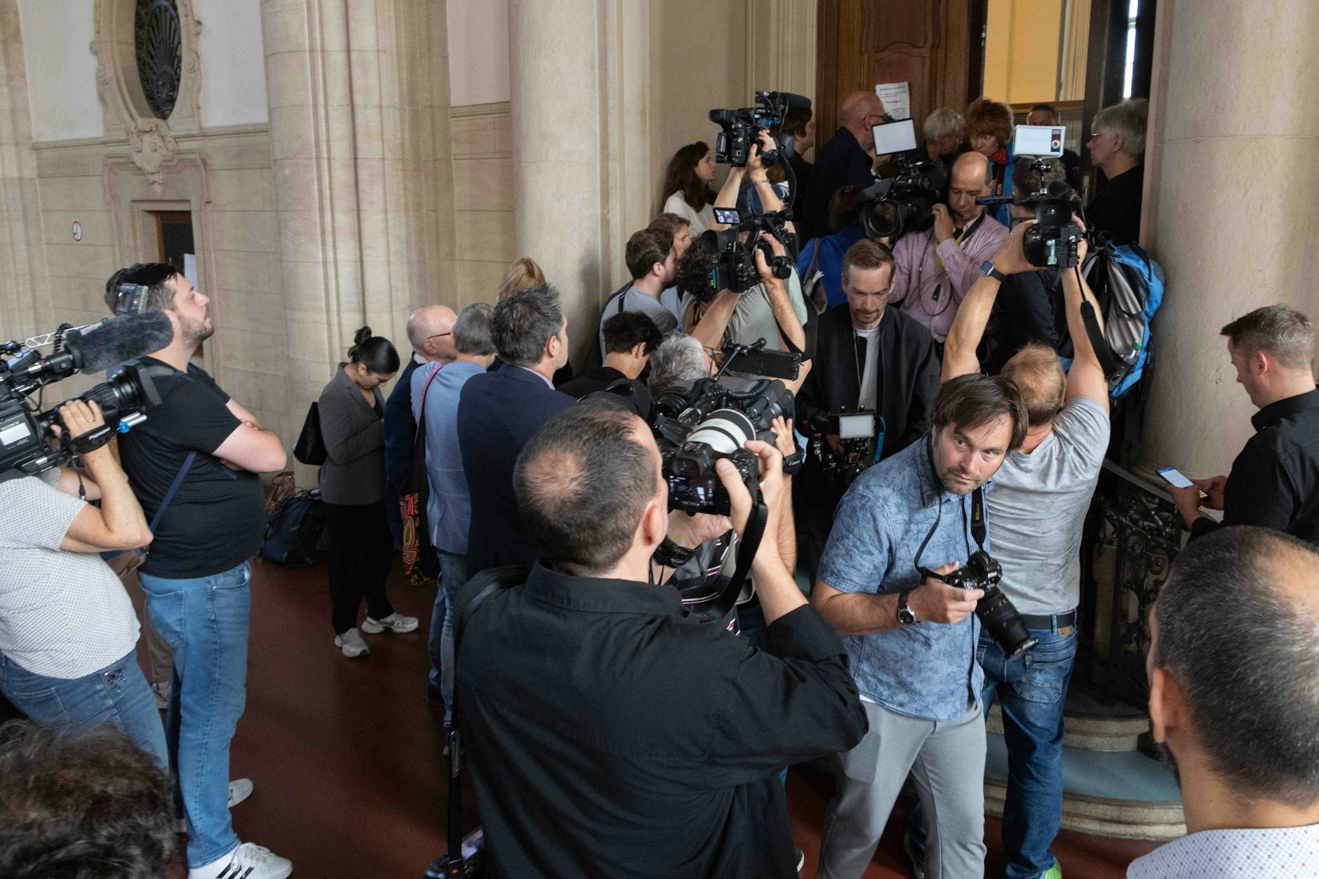 Riesenandrang zum Auftakt des Prozesses gegen den Berliner Palliativ-Arzt. Der Angeklagte ließ sich nicht fotografieren.