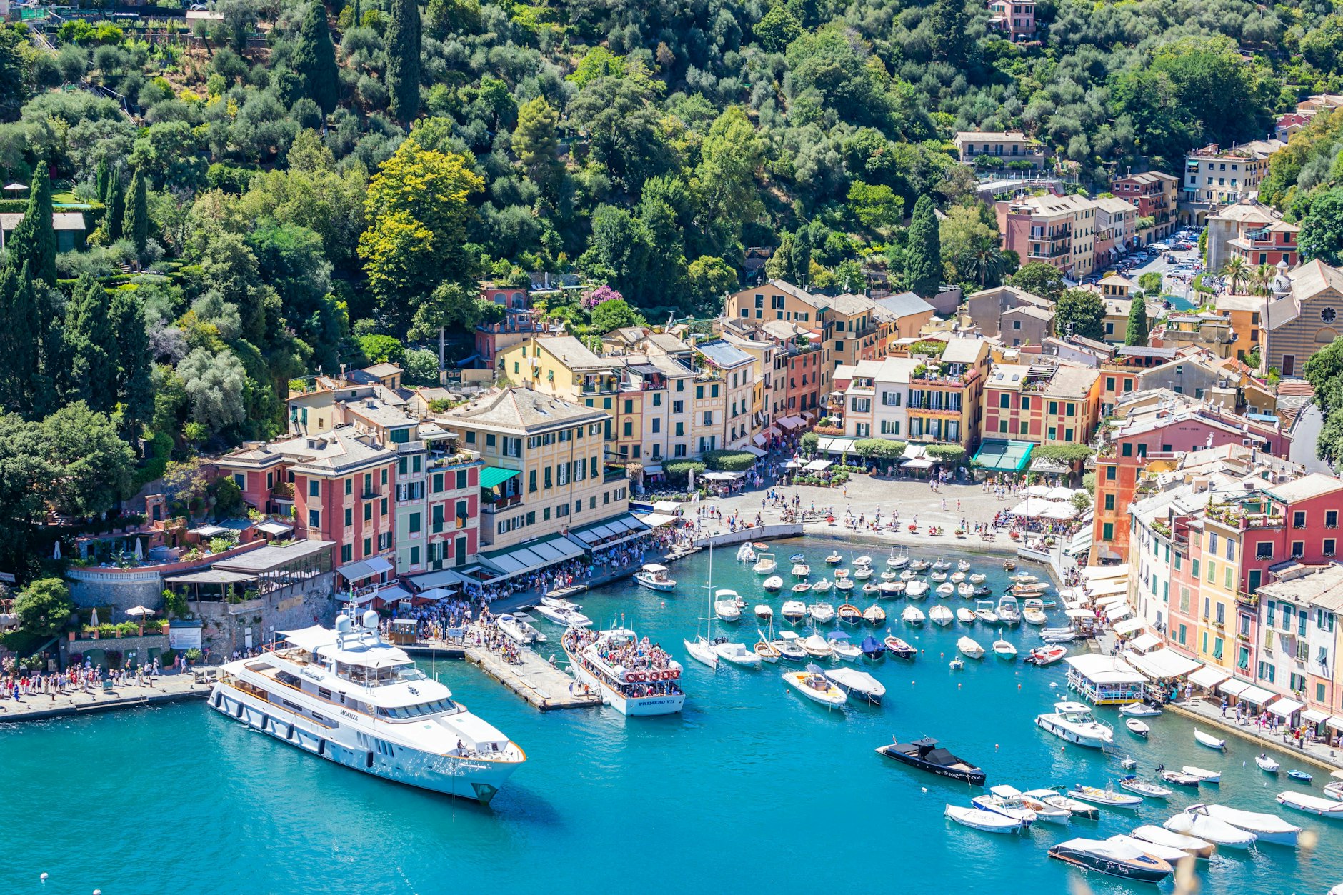 Bezos vor Anker: Auch die ein oder andere Luxusjacht steuert den Hafen von Portofino an.