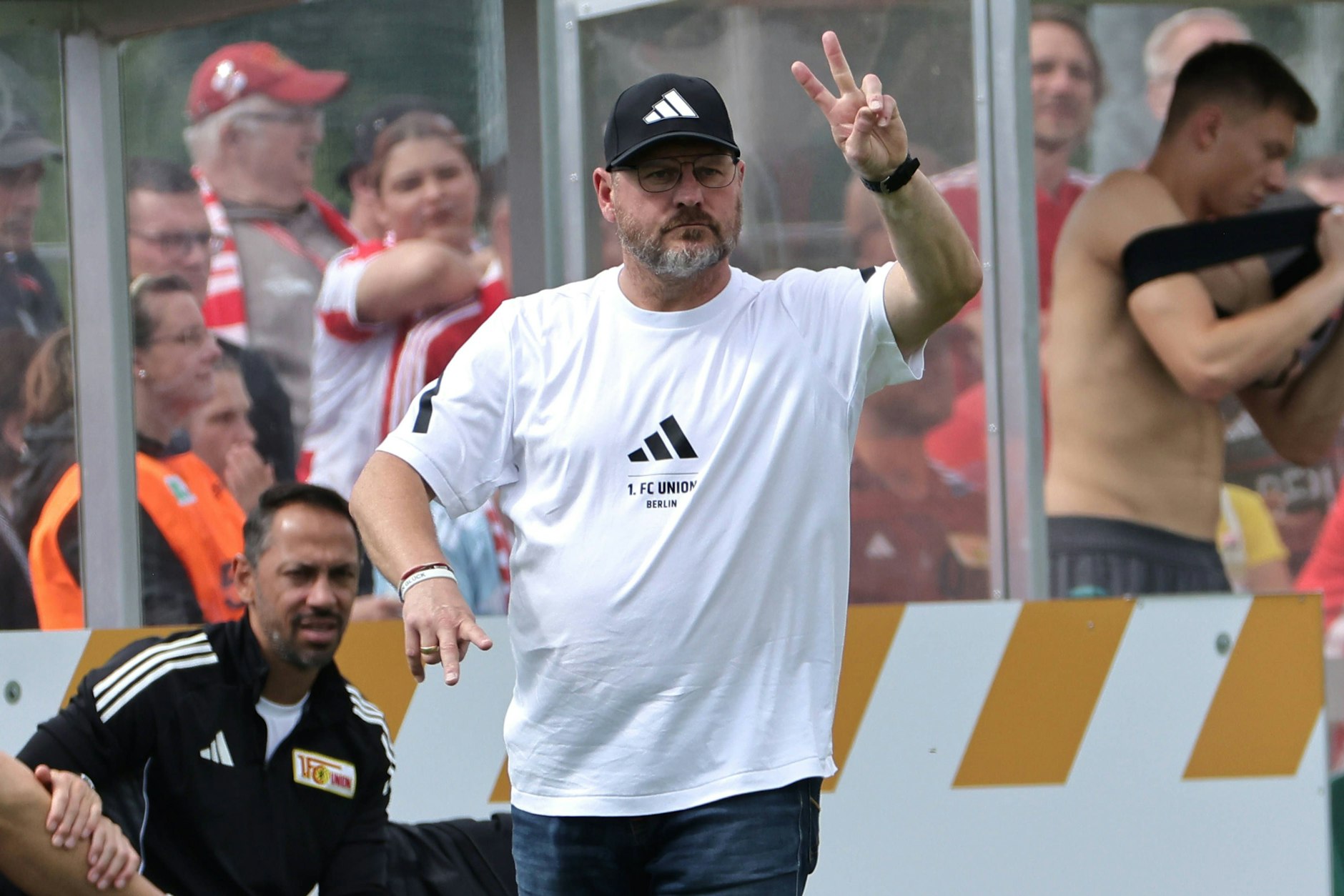 Trainer Steffen Baumgart zeigt es an: Auf zwei Spieler kann er sich beim 1. FC Union besonders gut verlassen.