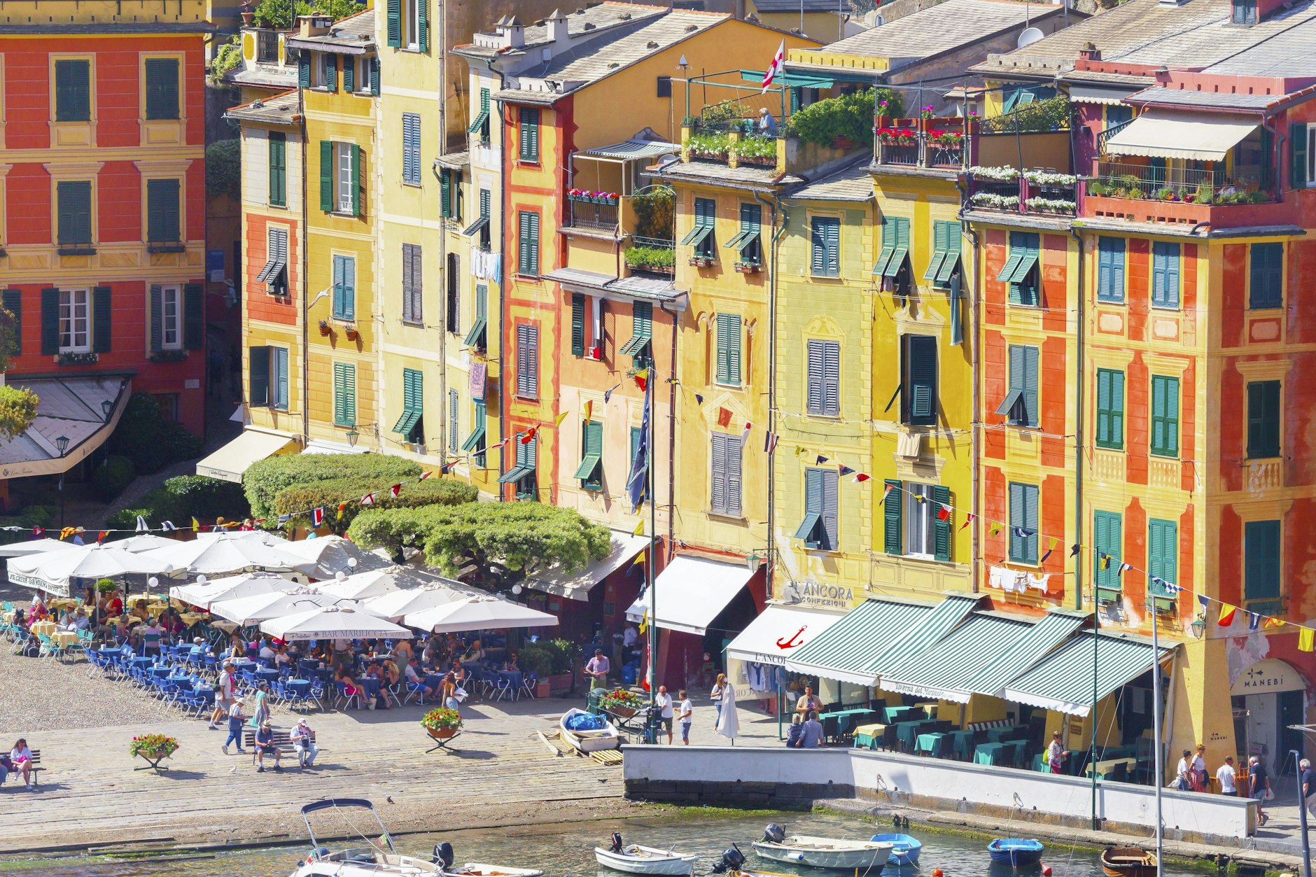 Mit seinen bunten Häusern gehört das frühere Fischerdorf Portofino zu den malerischsten Urlaubsorten in Italien.