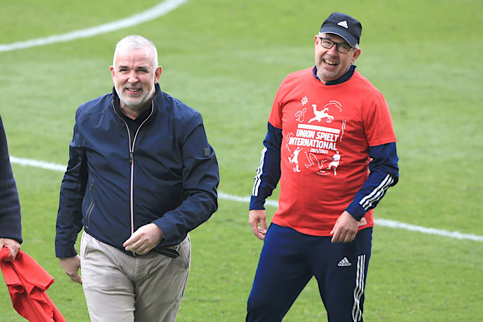Präsident Dirk Zingler (60) und Trainer Urs Fischer (59, r.) erlebten beim 1. FC Union eine wahnsinnig erfolgreiche Zeit. Auch heute sind die beiden Männer noch auf einer Wellenlänge - auch was den Frauen-Fußball betrifft.