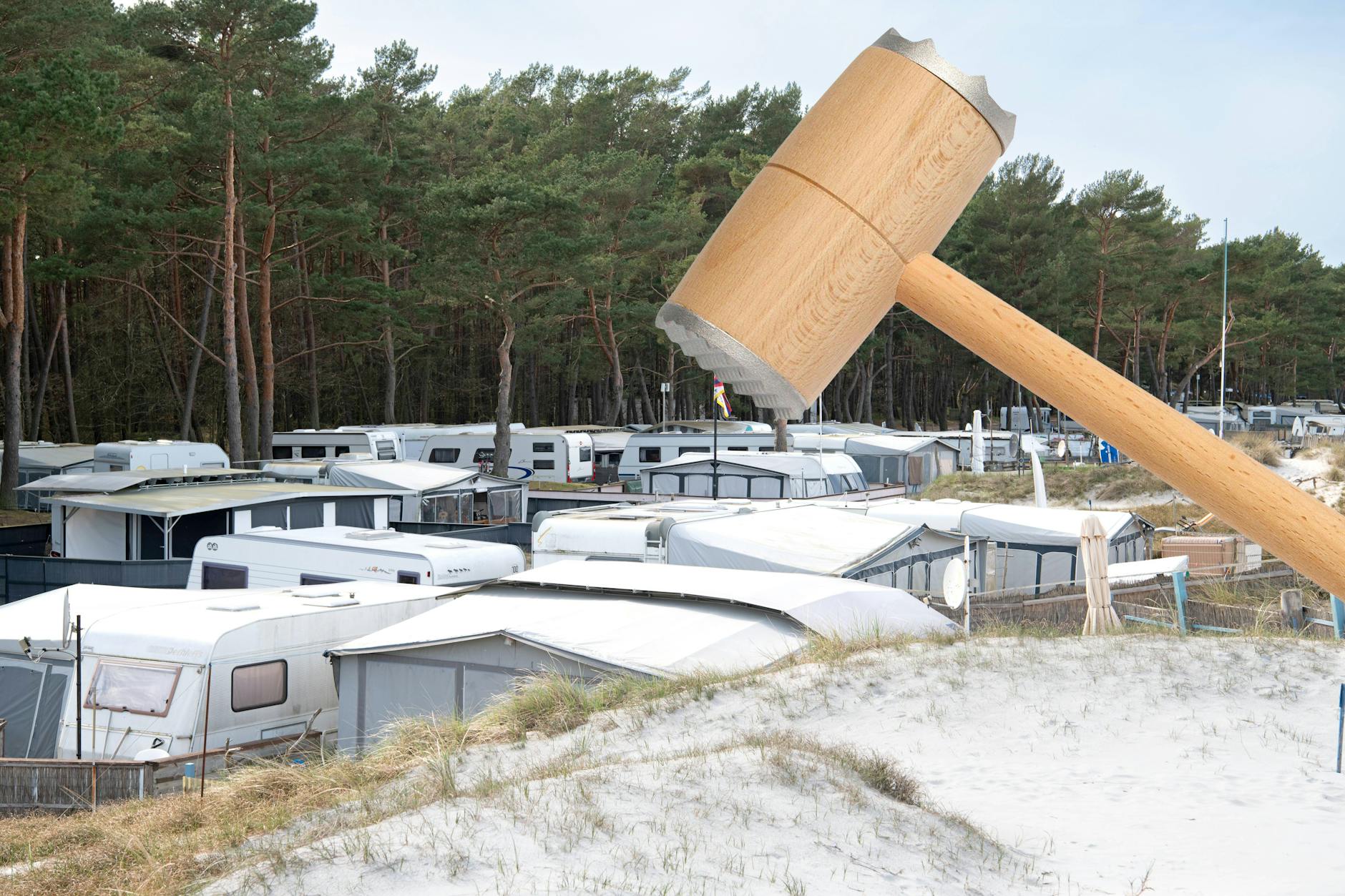 Auf einem Campingplatz auf Rügen eskalierte ein Streit: Eine 75-jährige Urlauberin griff zum Fleischklopfer (Symbolfoto).