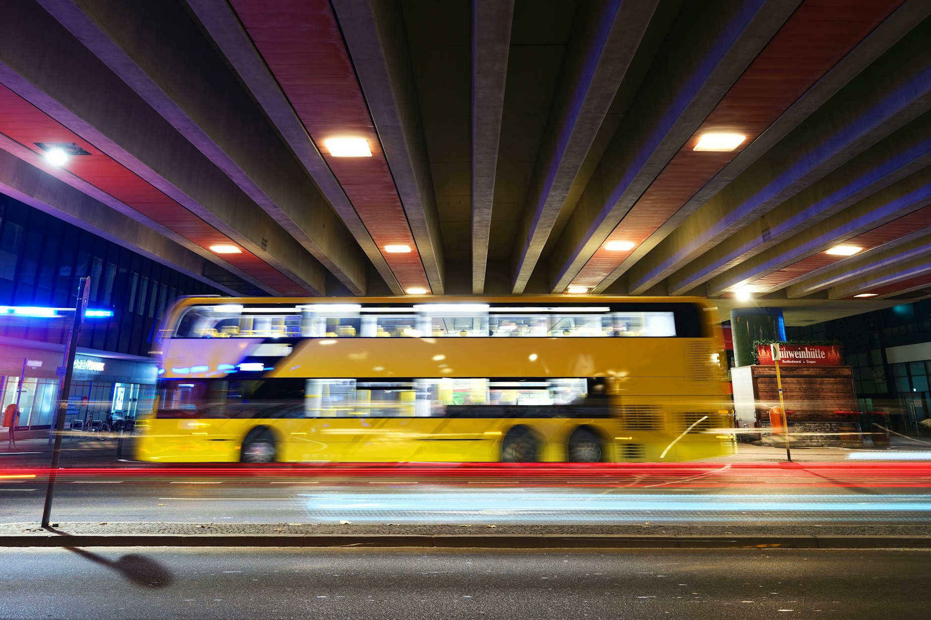 In einem Nachtbus der BVG kam es in der Nacht zum Mittwoch zu dem furchtbaren Übergriff. Zehn Männer belästigten hier mehrere Frauen, einige begrapschten sie sogar.