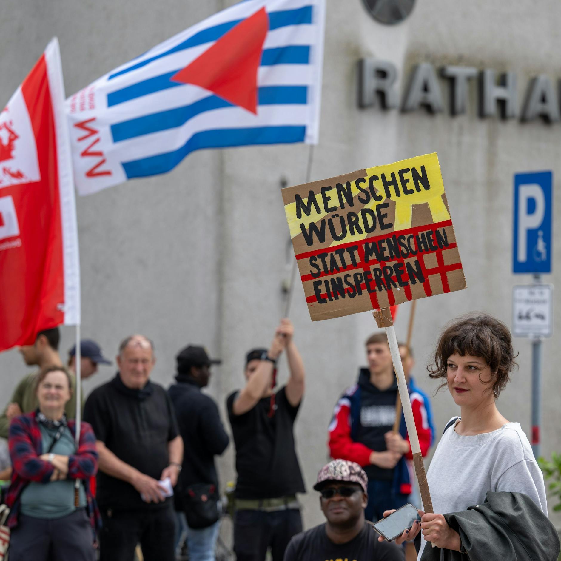 Image - „Menschen werden in ‚gute‘ und ‚schlechte‘ Flüchtlinge unterteilt“ – Mahnwache gegen Ausreisezentrum am BER
