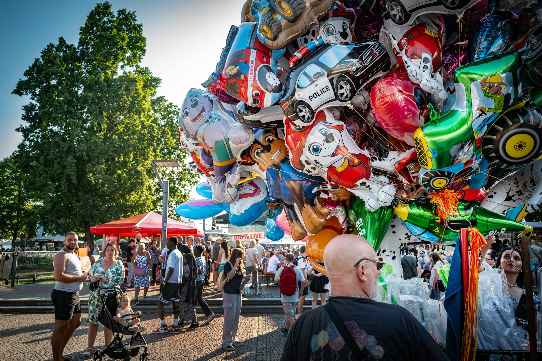 Jedes Jahr wird auf dem Tegeler Hafenfest gefeiert - doch dieses Jahr muss das beliebte Volksfest abgesagt werden, weil die Schäden nach den Unwettern zu groß sind.