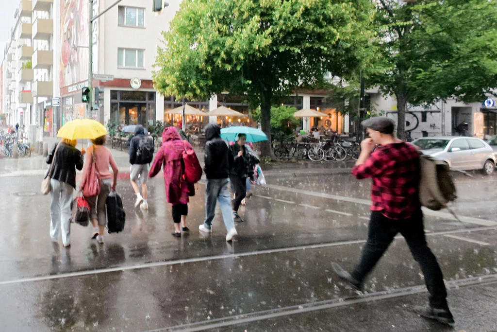 Unwetter-Alarm: Starkregen-Front rückt auf Berlin vor