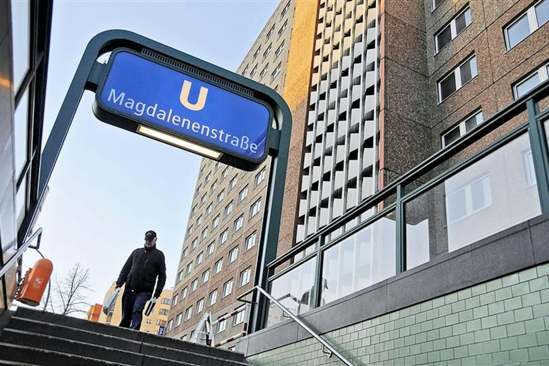 Der Bahnhof Madgalenenstraße trägt seit Jahrzehnten den gleichen Namen. Nun will die CDU dem Bahnhof der Linie U5 den Namen Campus für Demokratie verpassen.
