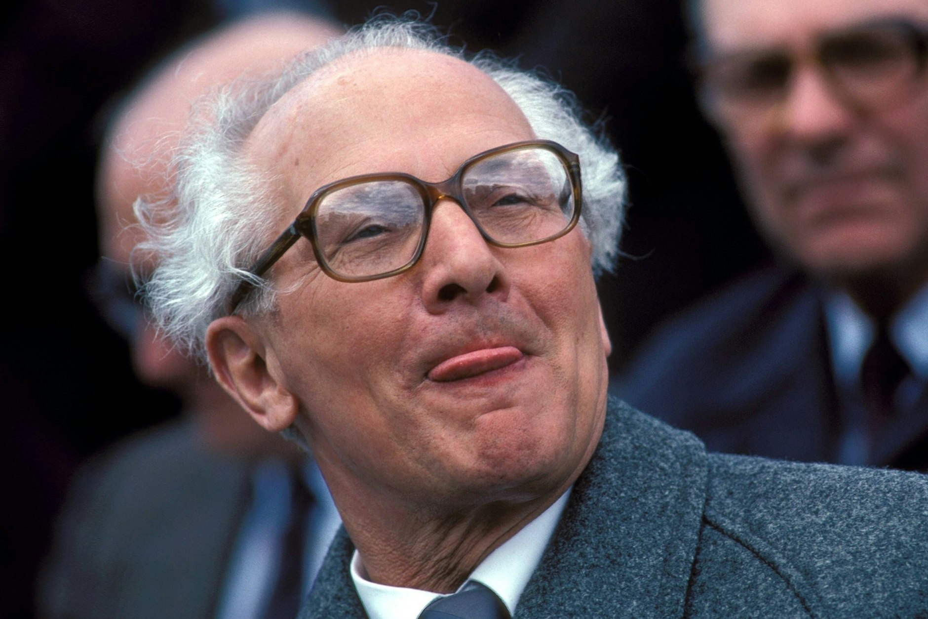 Ob Erich Honecker heimlich auch über Witze aus der DDR gelacht hat? Das ist leider nicht überliefert. Heute muss man die tollen Witze aus der damaligen Zeit zum Glück nicht mehr hinter vorgehaltener Hand erzählen.