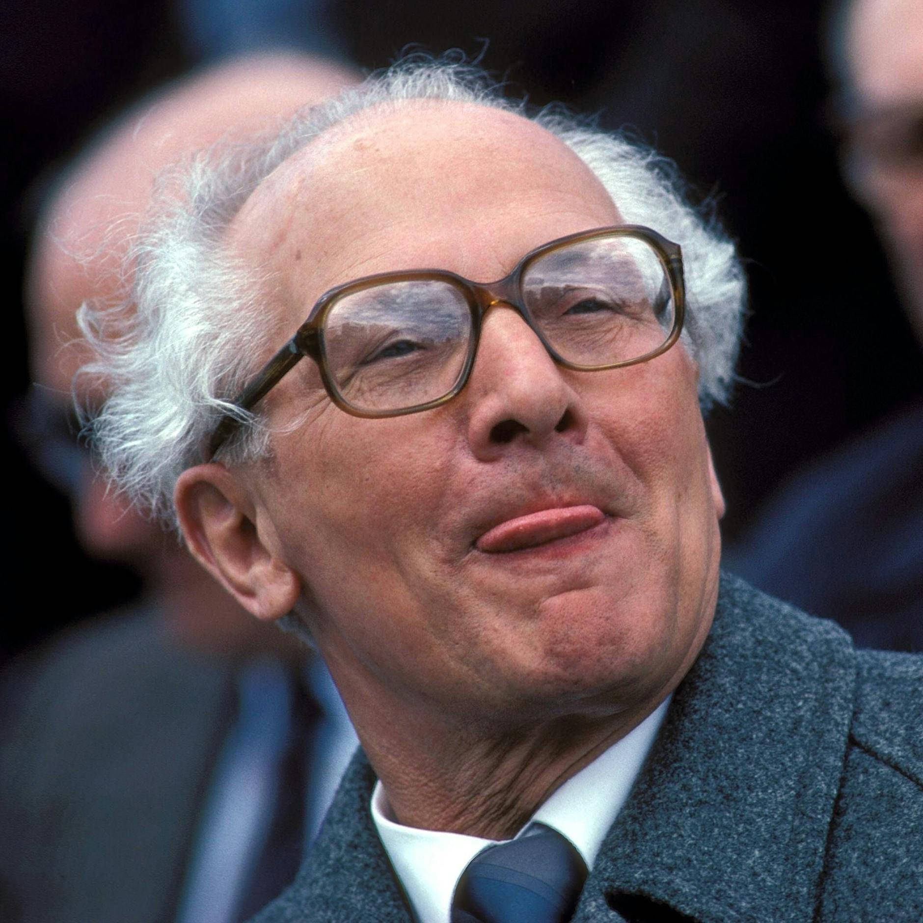 Beste Witze aus der DDR: Kommt ein Wessi ins Interhotel ...