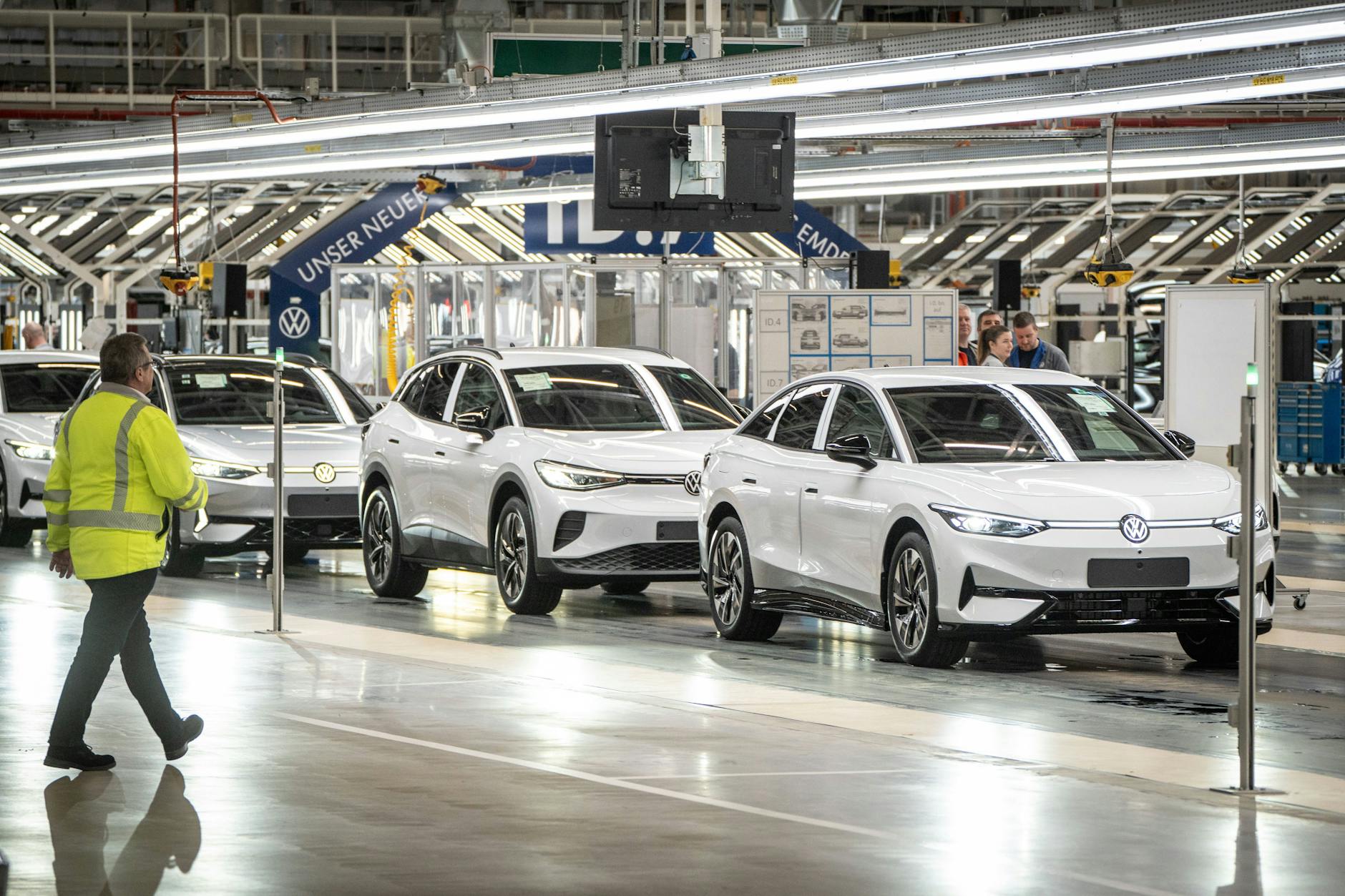Produktionslinie für Elektrofahrzeuge im Volkswagen-Werk in Emden (Niedersachsen)