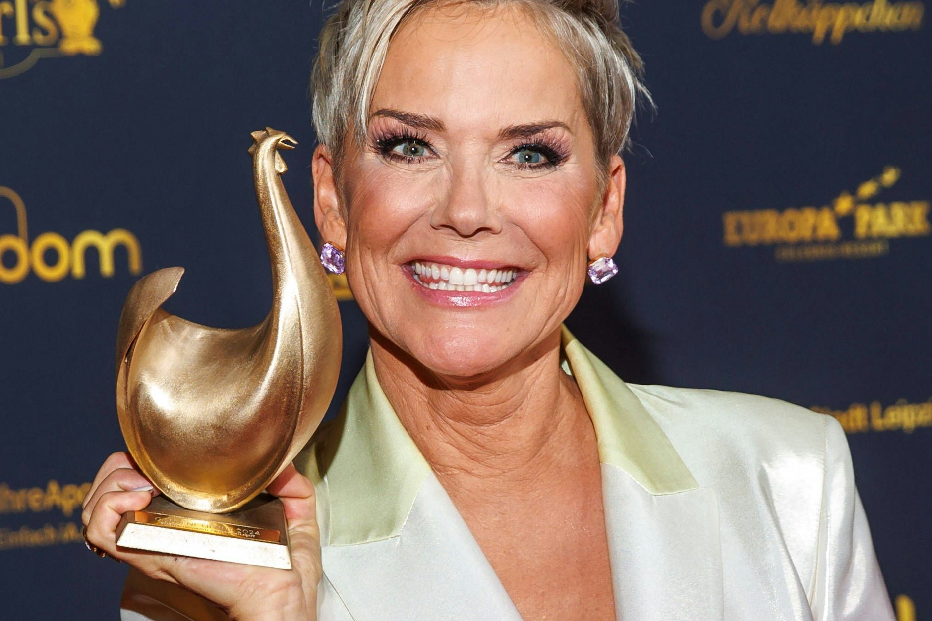 Begehrte Trophäe: Entertainerin Inka Bause bekam im vergangenen Jahr eine Goldene Henne verliehen.