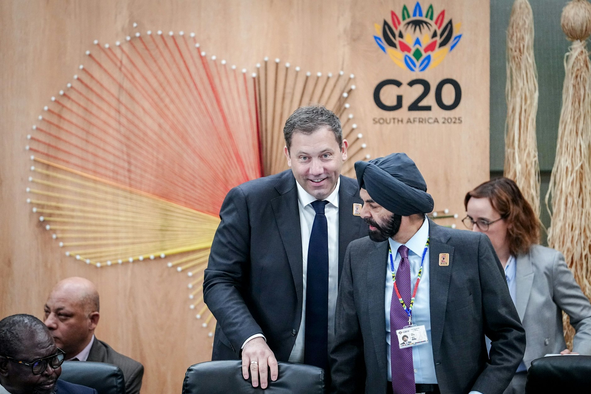 Südafrika, Durban: Finanzimister Lars Klingbeil und der Präsident der Weltbank&nbsp;Ajay Banga am 17. Juli am Rande des Treffens der Finanzminister und Zentralbankchefs der G20-Staaten in Durban, Südafrika.