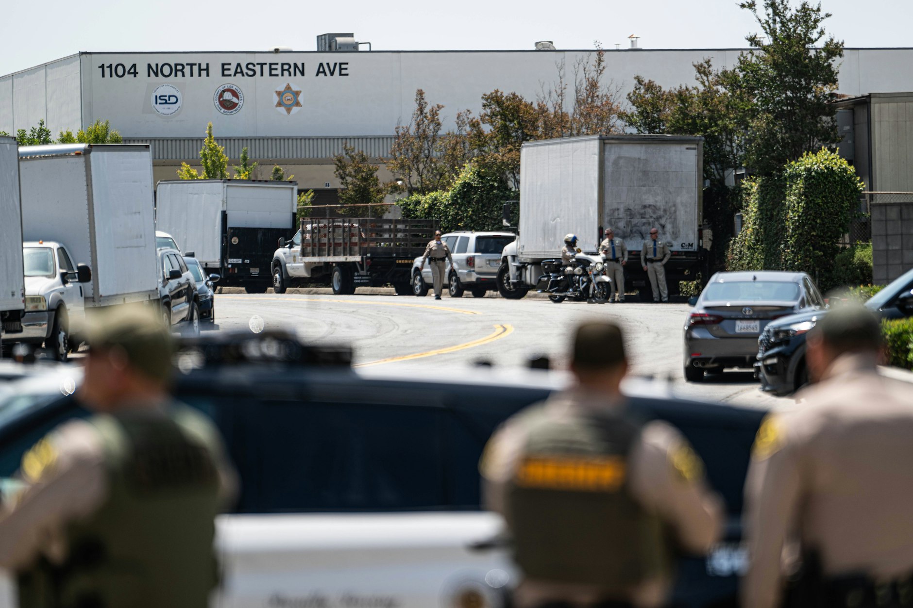 Drei Menschen sind bei einer mutmaßlichen Explosion in Los Angeles getötet worden.