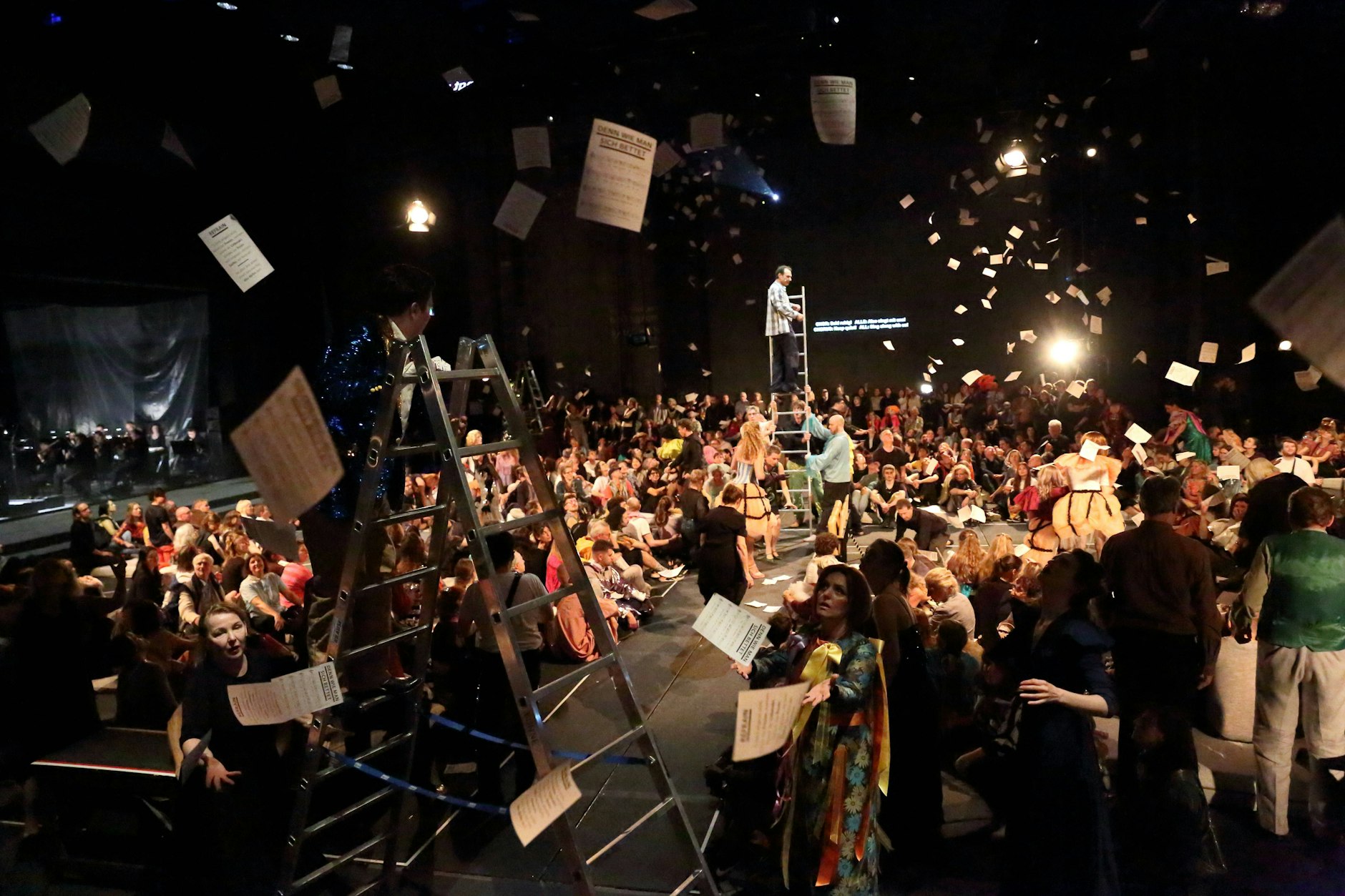 „Aufstieg und Fall der Stadt Mahagonny“ in der Deutschen Oper in Berlin