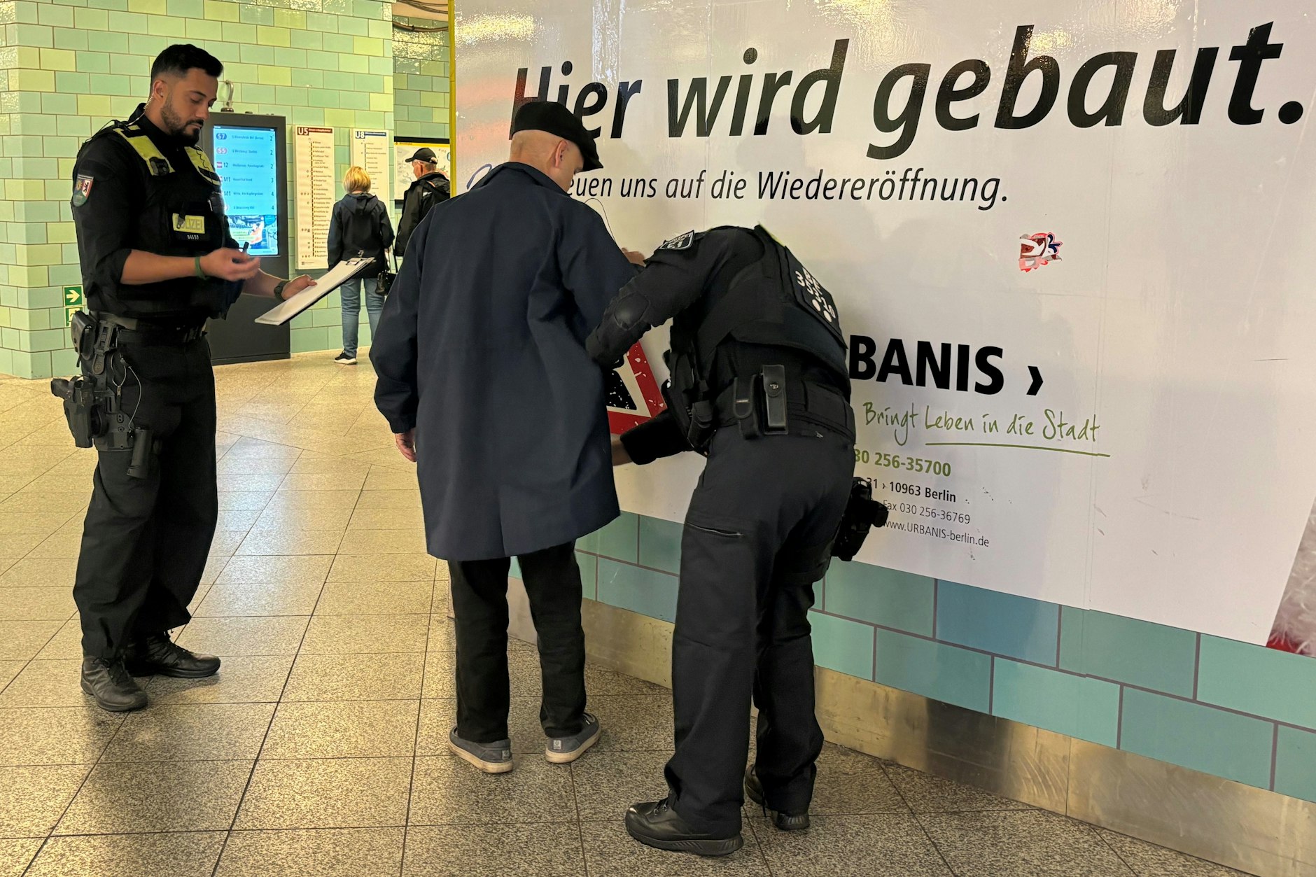 Um nicht in den Verdacht des „Racial Profiling“ zu geraten, kontrollierten die Polizisten bei dem Großeinsatz verschiedene Phänotypen von Menschen.