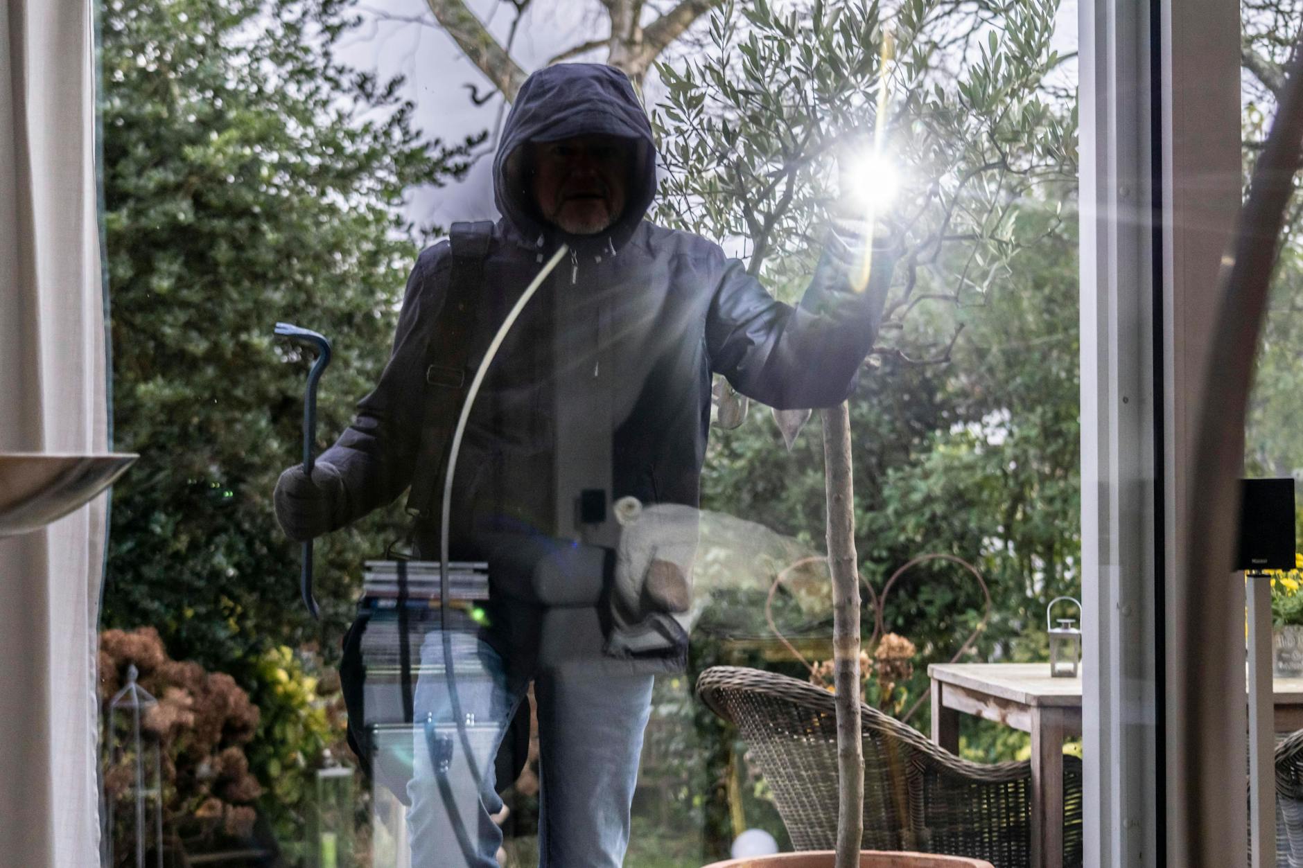 Zum Einbrechen braucht es kein Brecheisen und keine nächtliche Dunkelheit mehr. Sogenannte Einschleichdiebe marschieren einfach auf das eigene Grundstück.