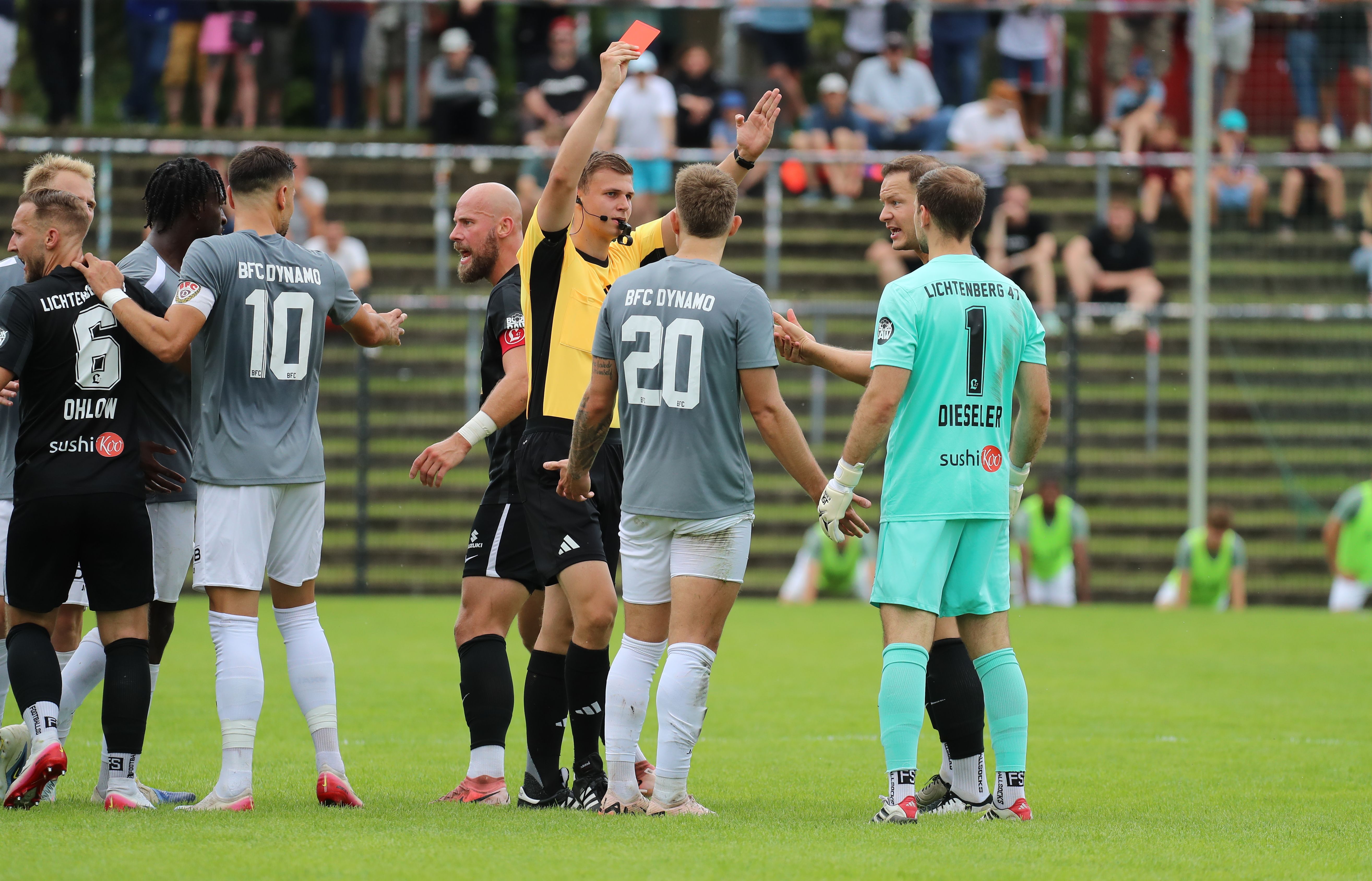 Image - Dynamo nur 2:2! Trainer Kutrieb sauer über Schiri, weil er Rot zeigte