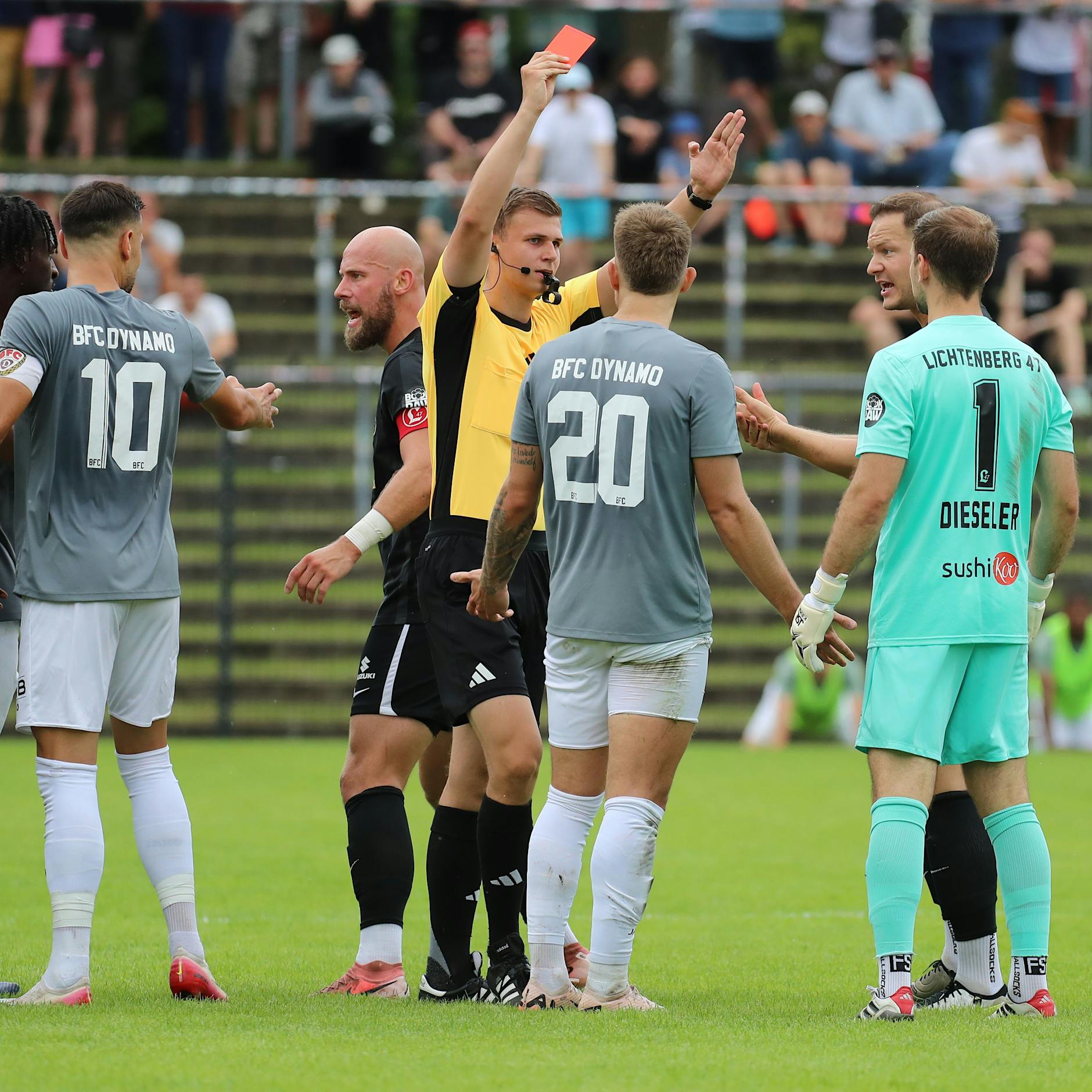 Dynamo nur 2:2! Trainer Kutrieb sauer über Schiri, weil er Rot zeigte