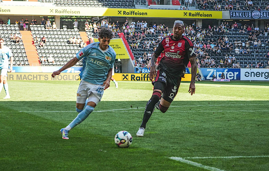 Unions Eigengewächs Suheib-Elias Ali (17) ließ Ex-Nationalspieler Jerome Boateng (36) im Testspiel des 1. FC Union gegen den Linzer ASK immer wieder alt aussehen.