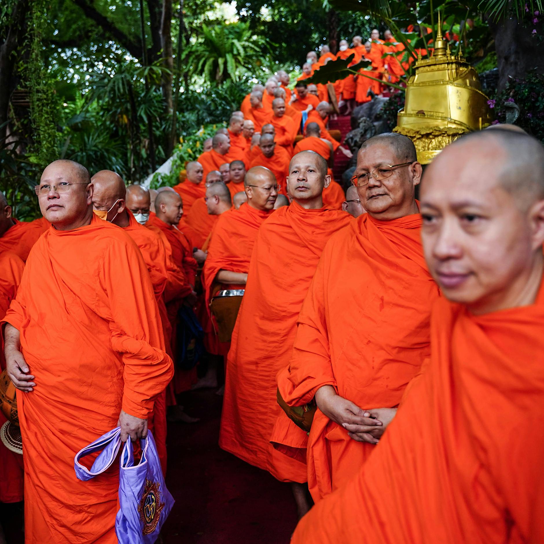 Sex-Skandal! Mönche von junger Frau verführt und erpresst