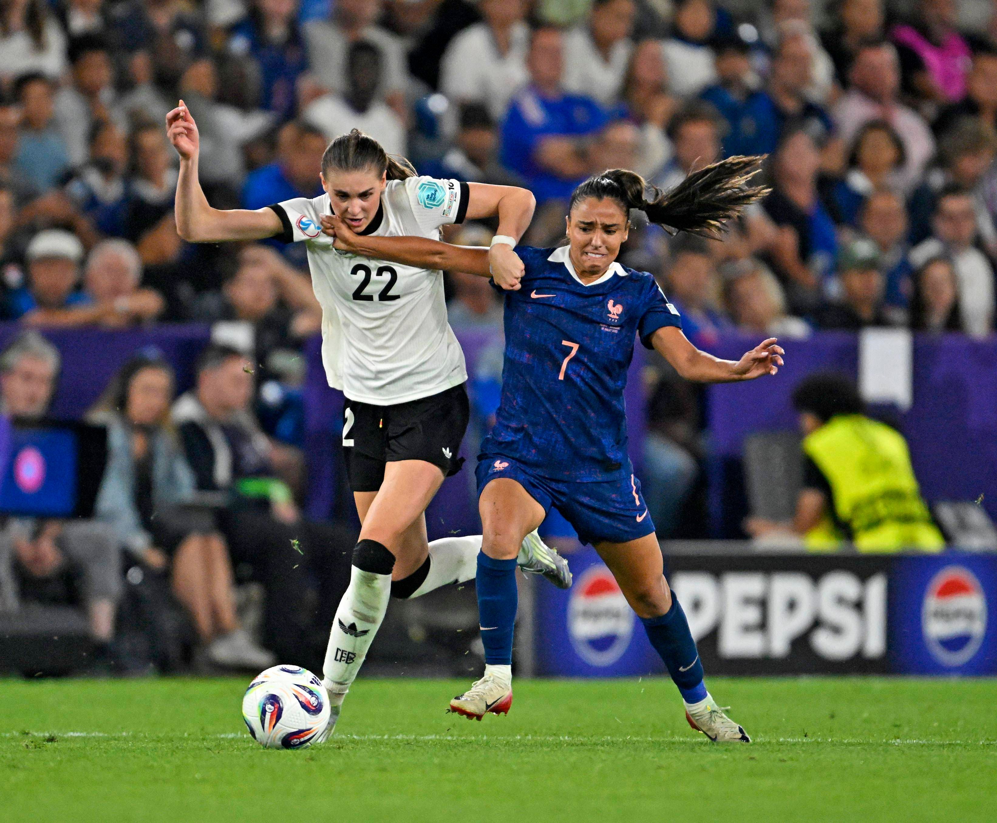 Geht’s noch? Frankreich jammert nach EM-Aus gegen DFB-Frauen!