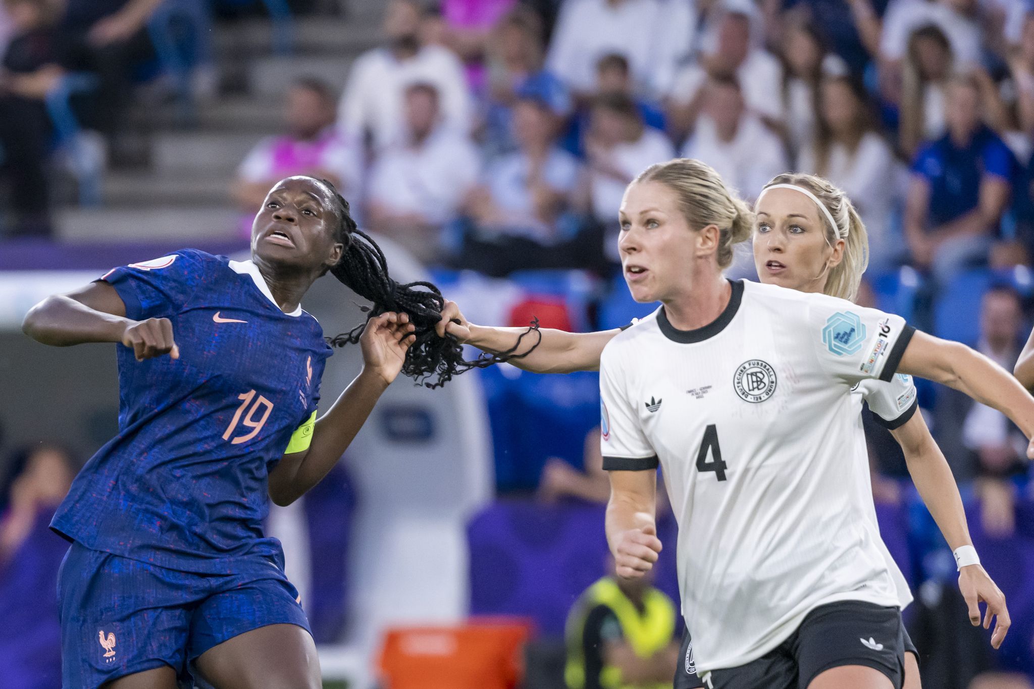 Beim Lügen ertappt: DFB-Sportdirektorin macht sich lächerlich