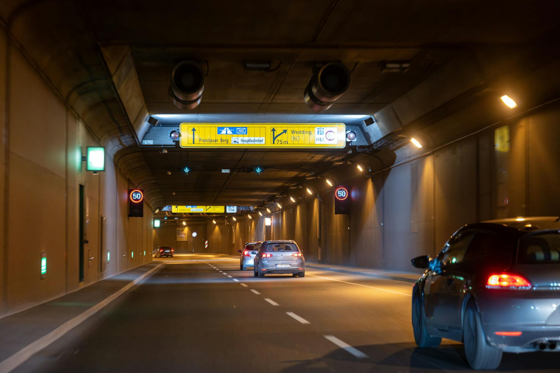 Im Tunnel Tiergarten Spreebogen (TTS) unterwegs. 2006 wurde der knapp 2,4 Kilometer lange Tunnel in der Innenstadt von Berlin fertiggestellt – nach zehn Jahren Bauzeit.