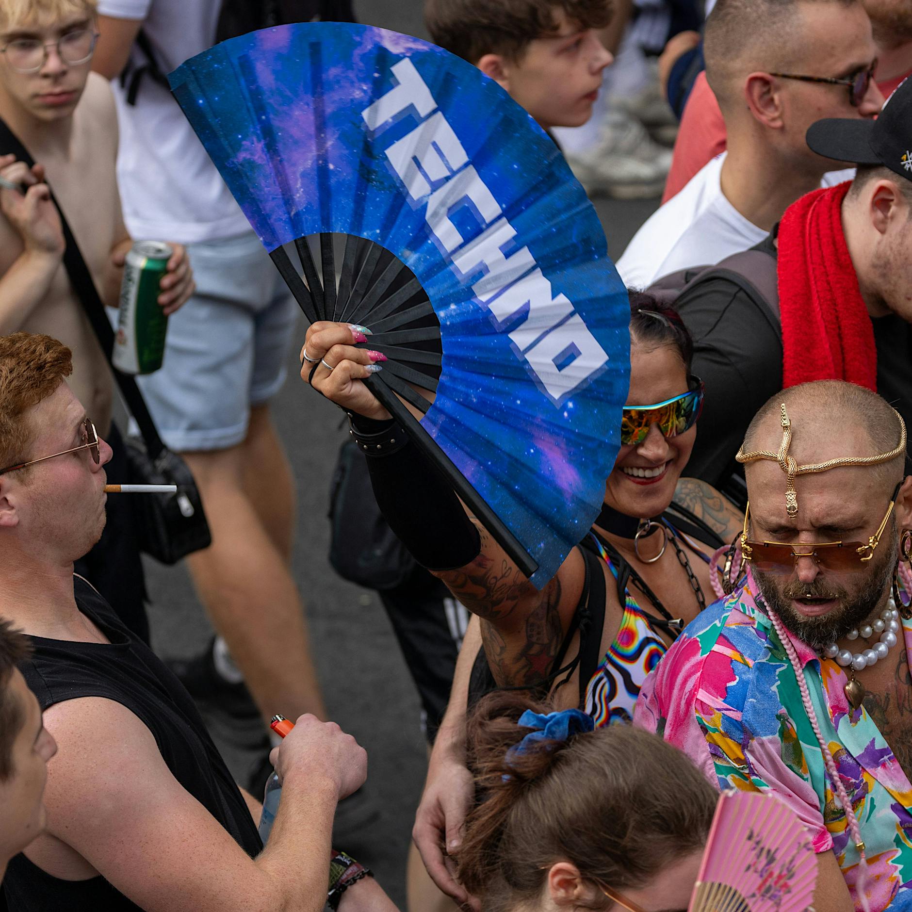 Tiefe Einblicke, knutschende Paare – die Festivalsaison auf dem Höhepunkt