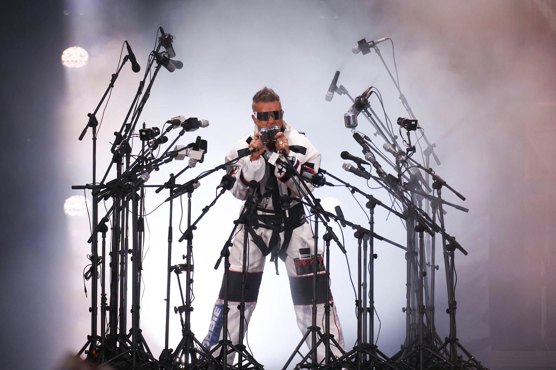 Robbie Williams auf seiner „Britpop“-Tournee in London am 6. Juni 2025 im Emirates Stadium