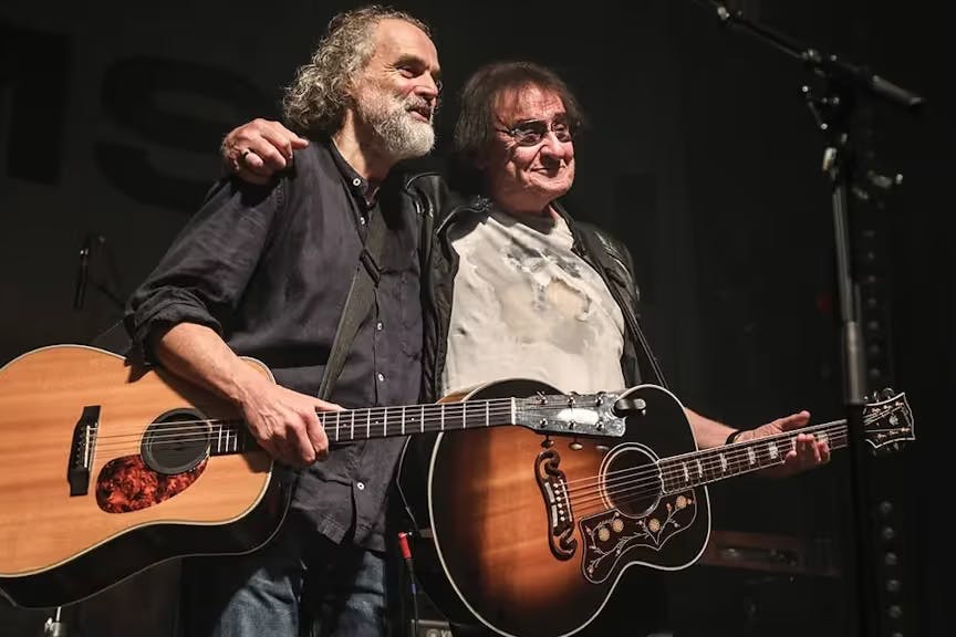 Timsen Hinrichsen und Dieter „Maschine“ Birr wollten zusammen in Wacken rocken. Doch jetzt hat sich der Santiano-Star krank gemeldet.