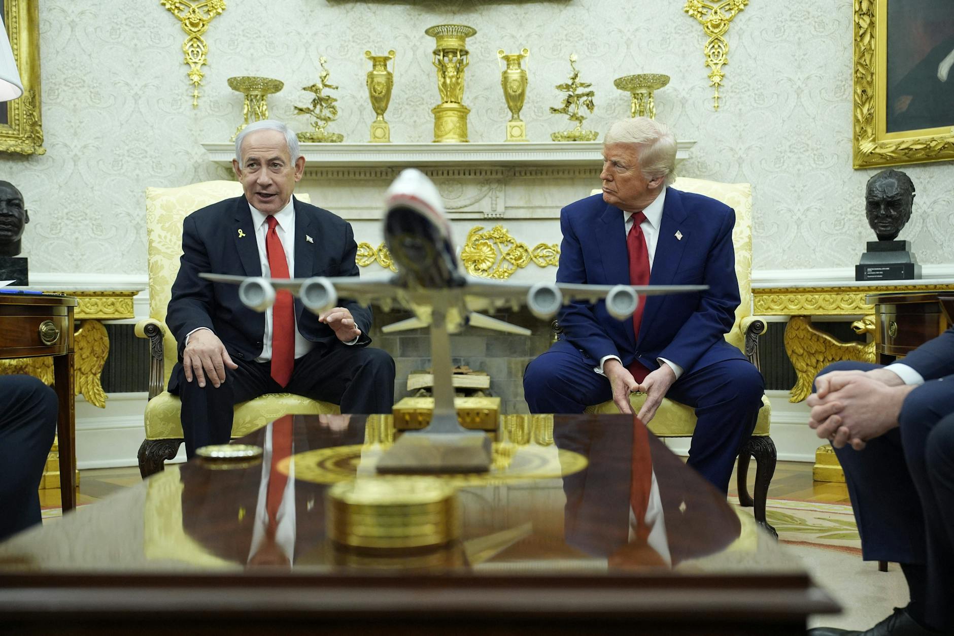 US-Präsident Donald Trump (r.) ist wie sein Vorgänger Präsident Joe Biden ein Unterstützer von Israel.