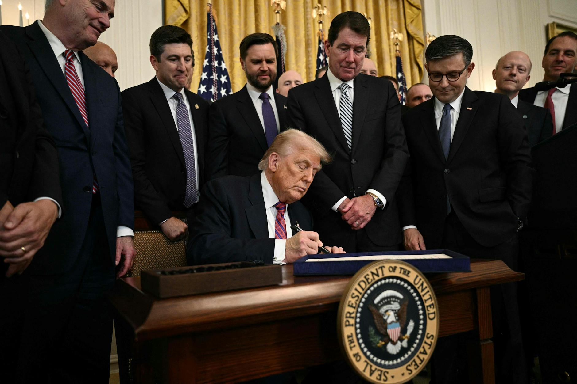 US-Präsident Donald Trump unterzeichnet den „GENIUS Act.“ Wird er damit die globale Finanzwelt neu ordnen?