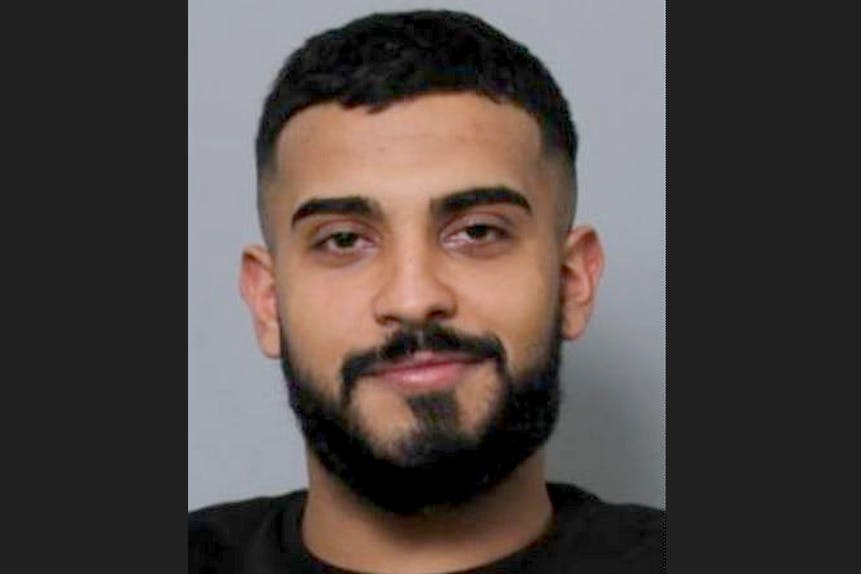 Das Fahndungsfoto, mit dem die Polizei in Düsseldorf nach dem Strafgefangenen sucht.