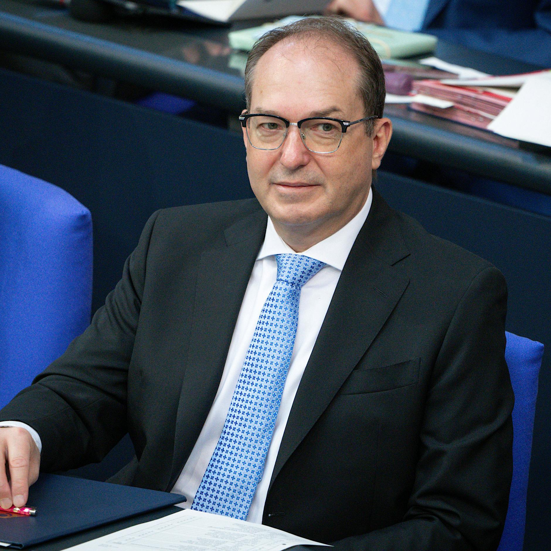 Online-Einbürgerung: Alexander Dobrindt kritisiert Berliner Landesamt