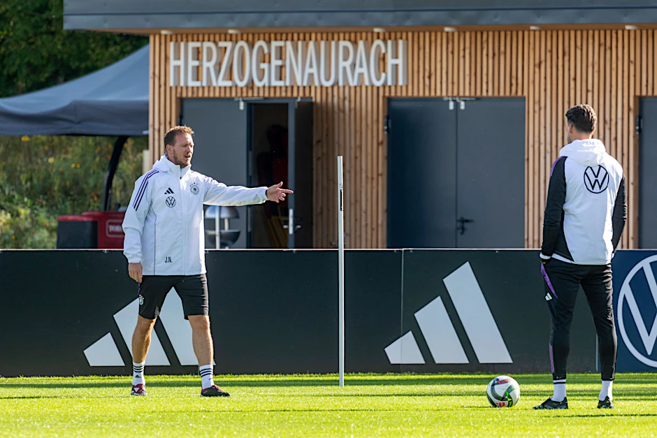 Bundestrainer Julian Nagelsmann bereitete sich mit der Nationalmannschaft in Herzogenaurach auf die Heim-EM vor. Trotz bester Bedingungen war im Viertelfinale bekanntlich Schluss. 