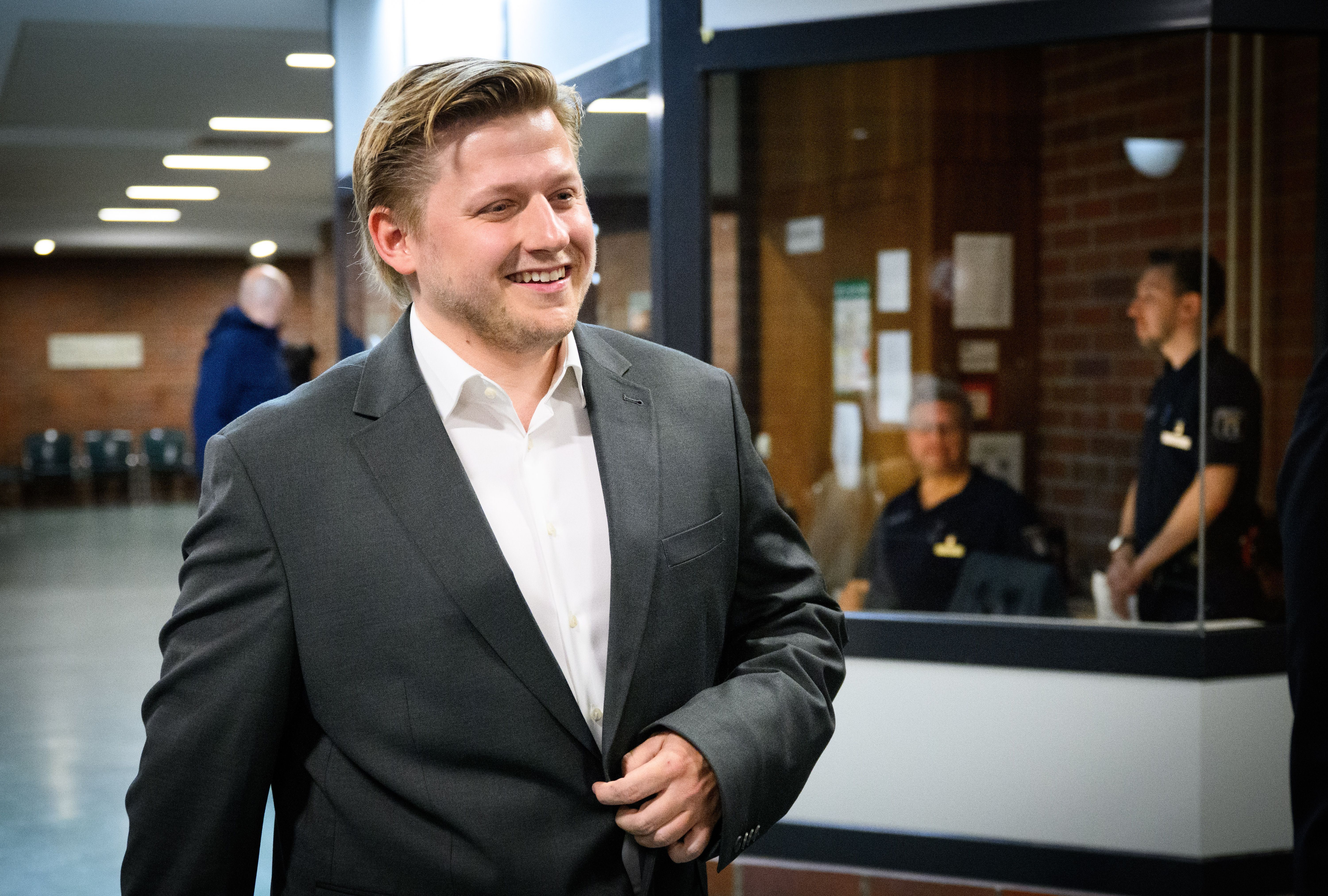 Freispruch für El Hotzo: Auch geschmacklose Witze bleiben straffrei