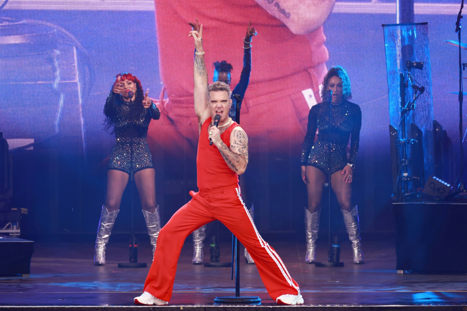 Robbie Williams heizt der Waldbühne ein.